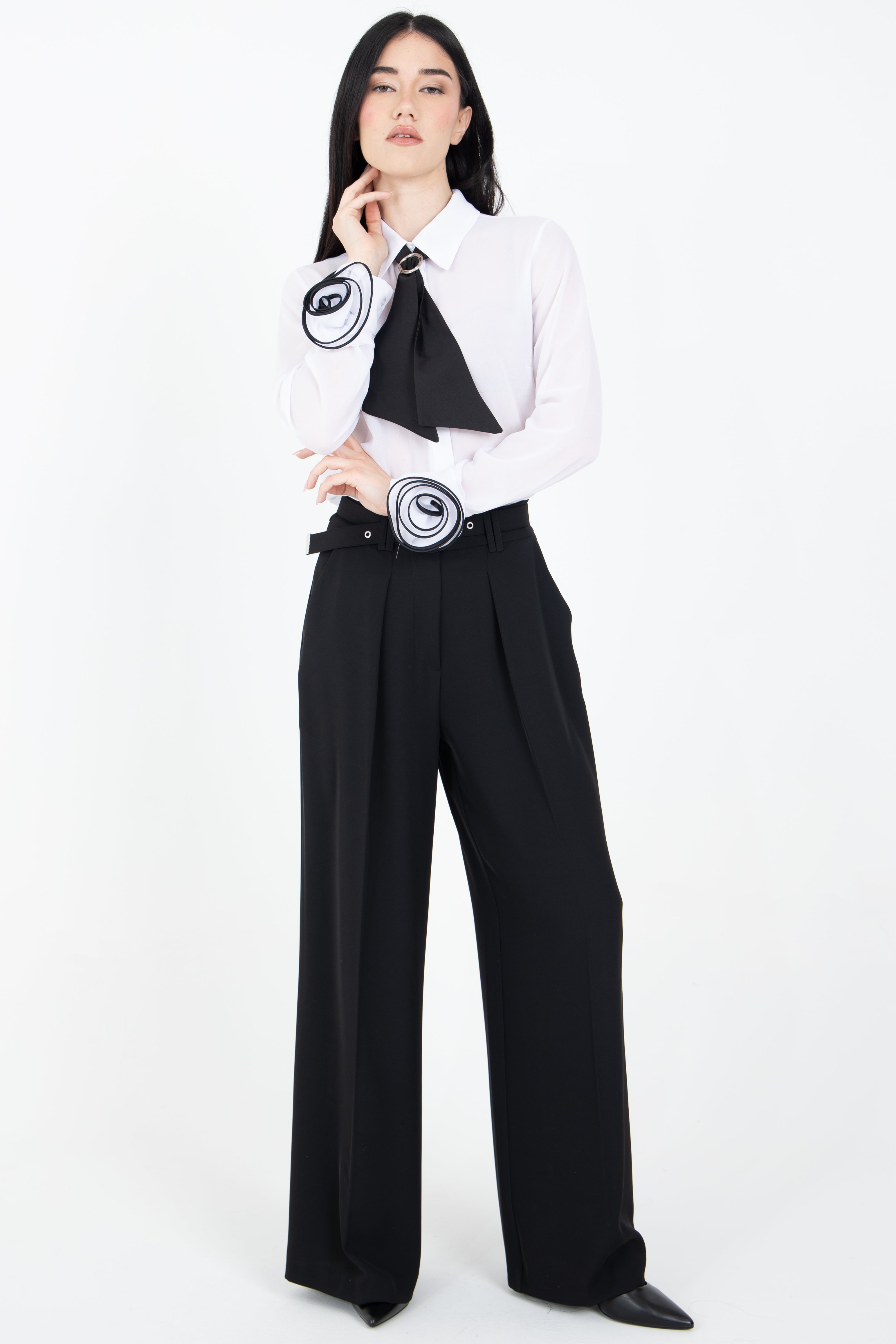 Camicia con rose applicate