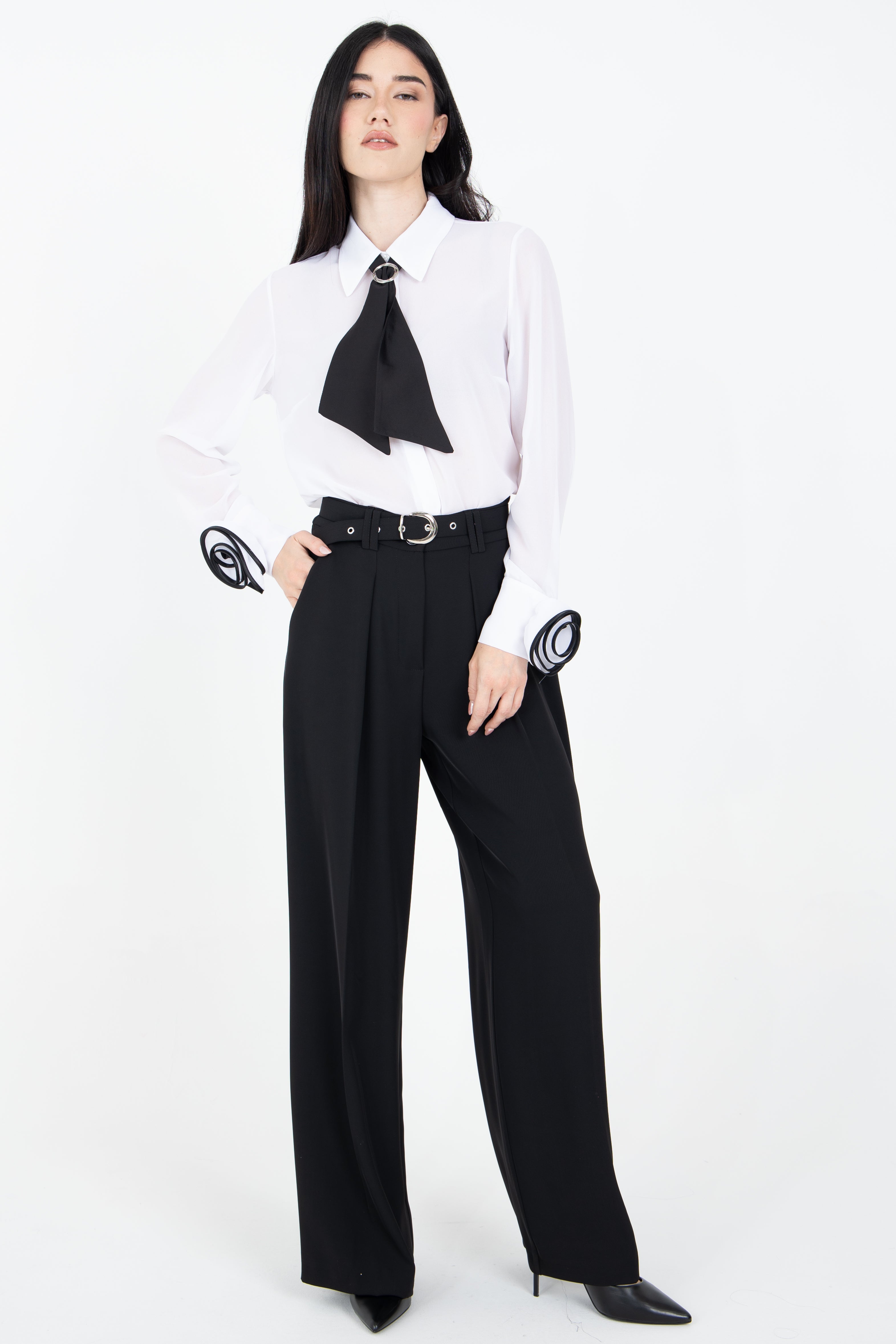 Camicia con rose applicate