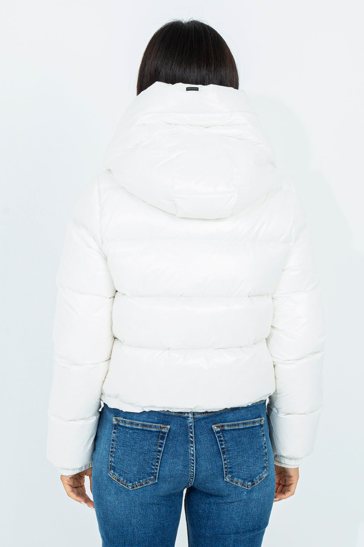 Short down jacket with funnel neck