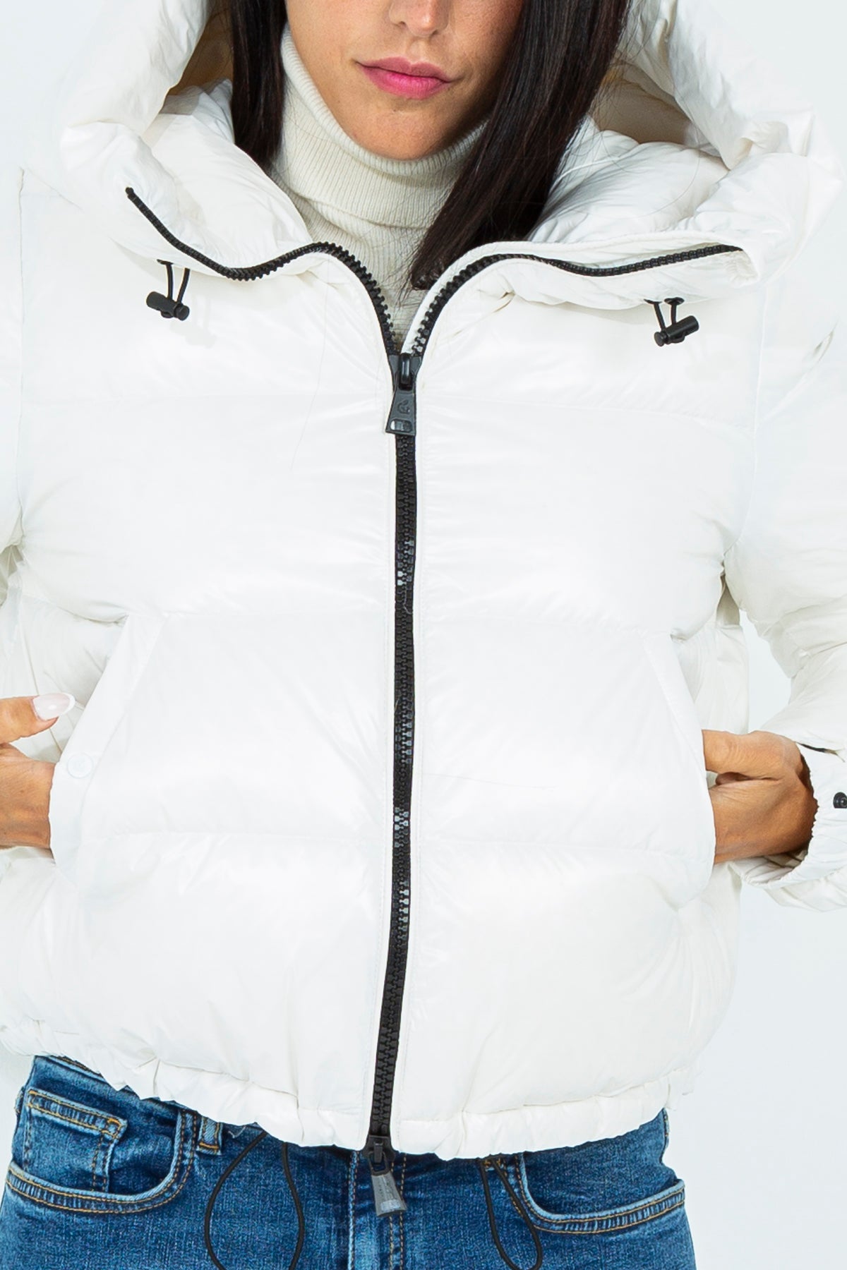 Short down jacket with funnel neck