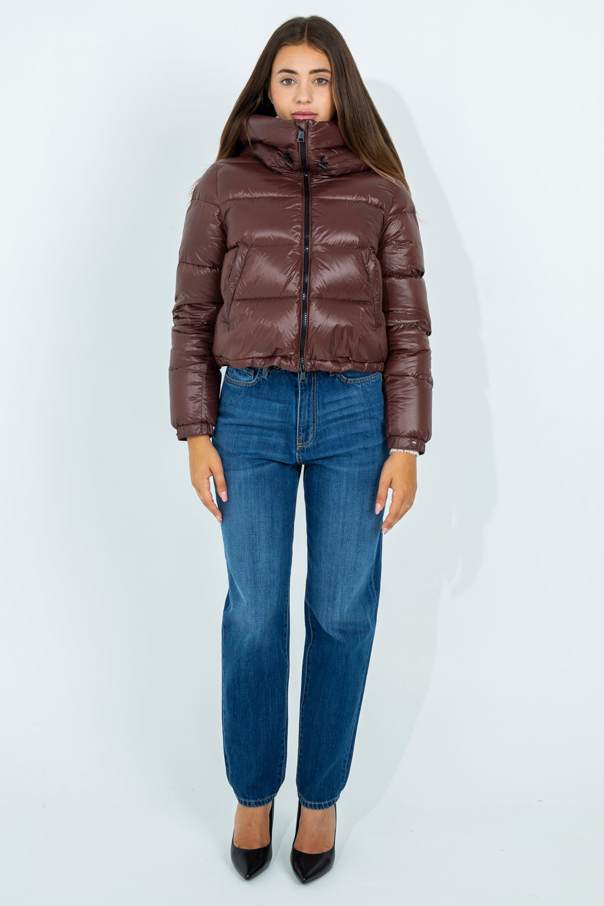 Short down jacket with funnel neck