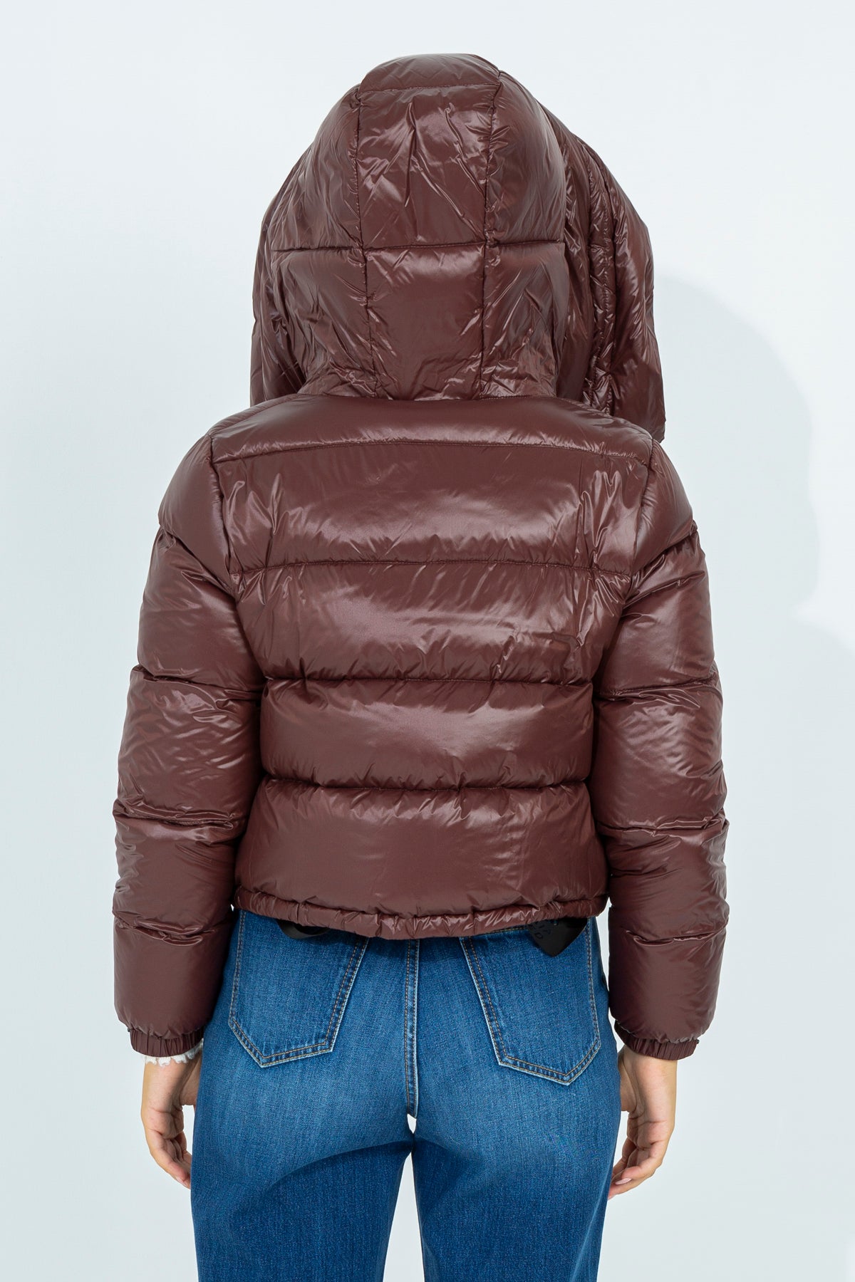 Short down jacket with funnel neck