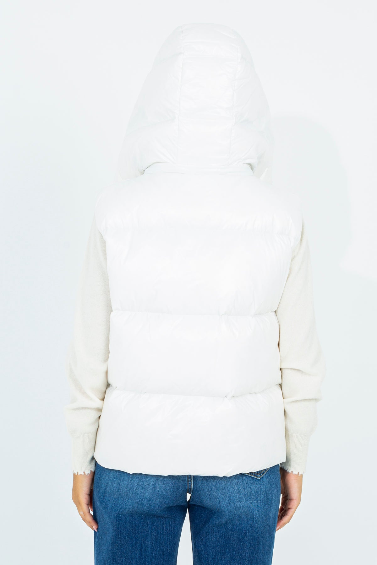 Sleeveless down jacket