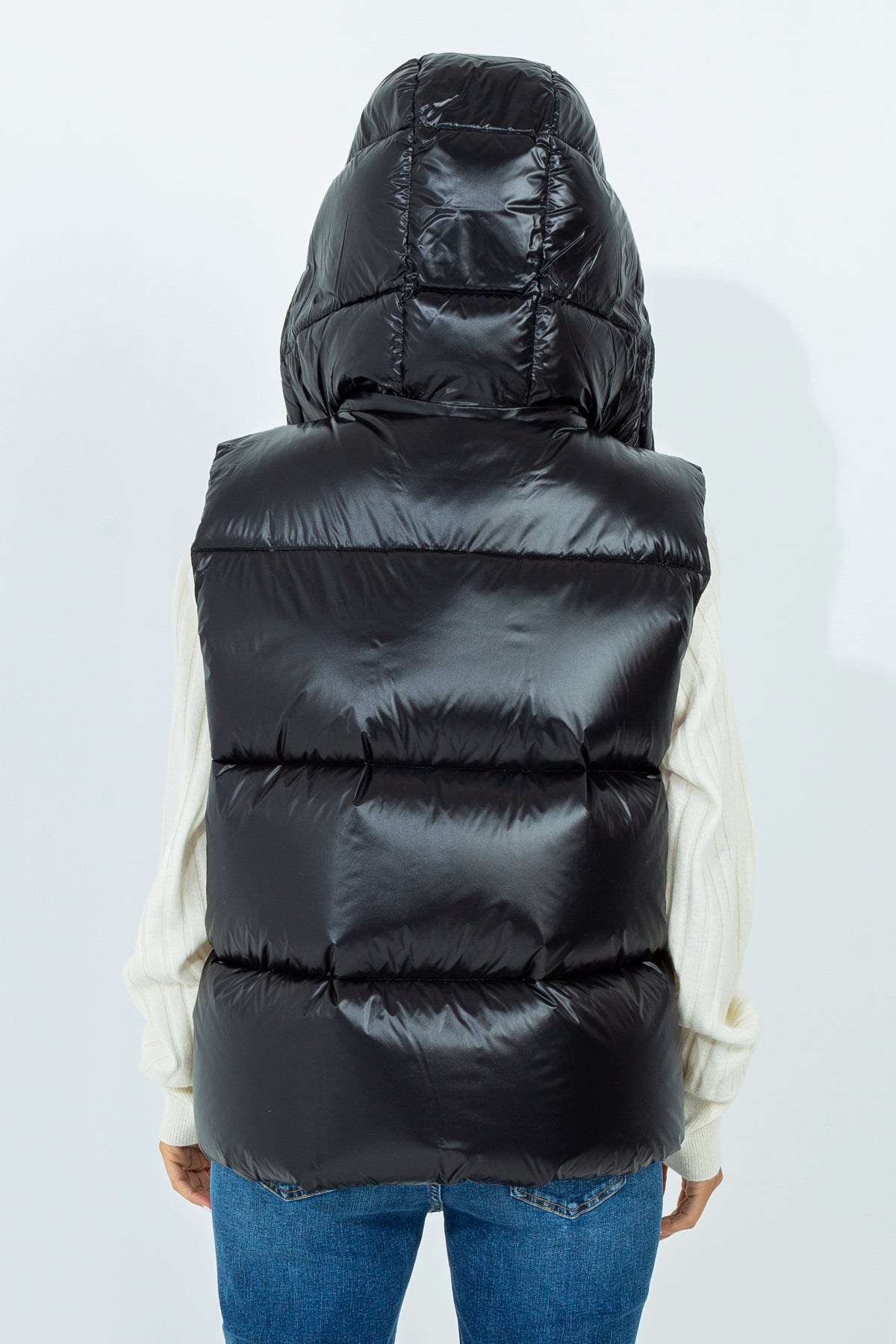 Sleeveless down jacket