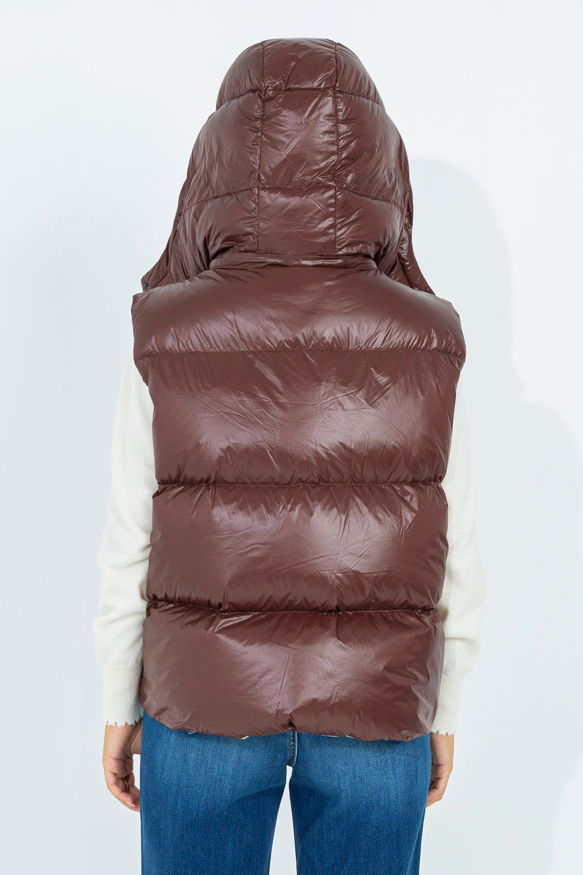 Sleeveless down jacket