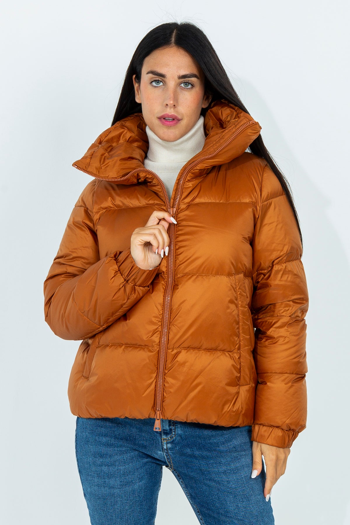 Short colored down jacket