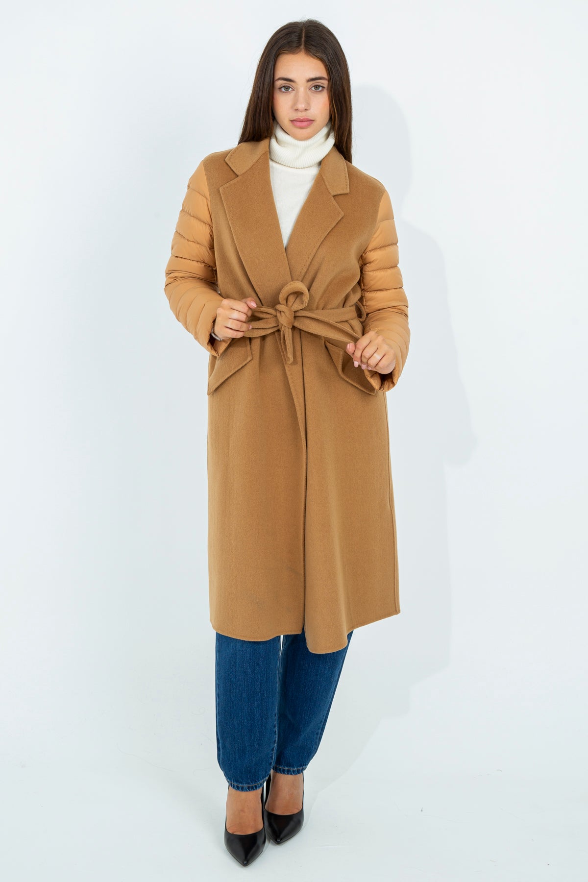 Coat with down sleeves