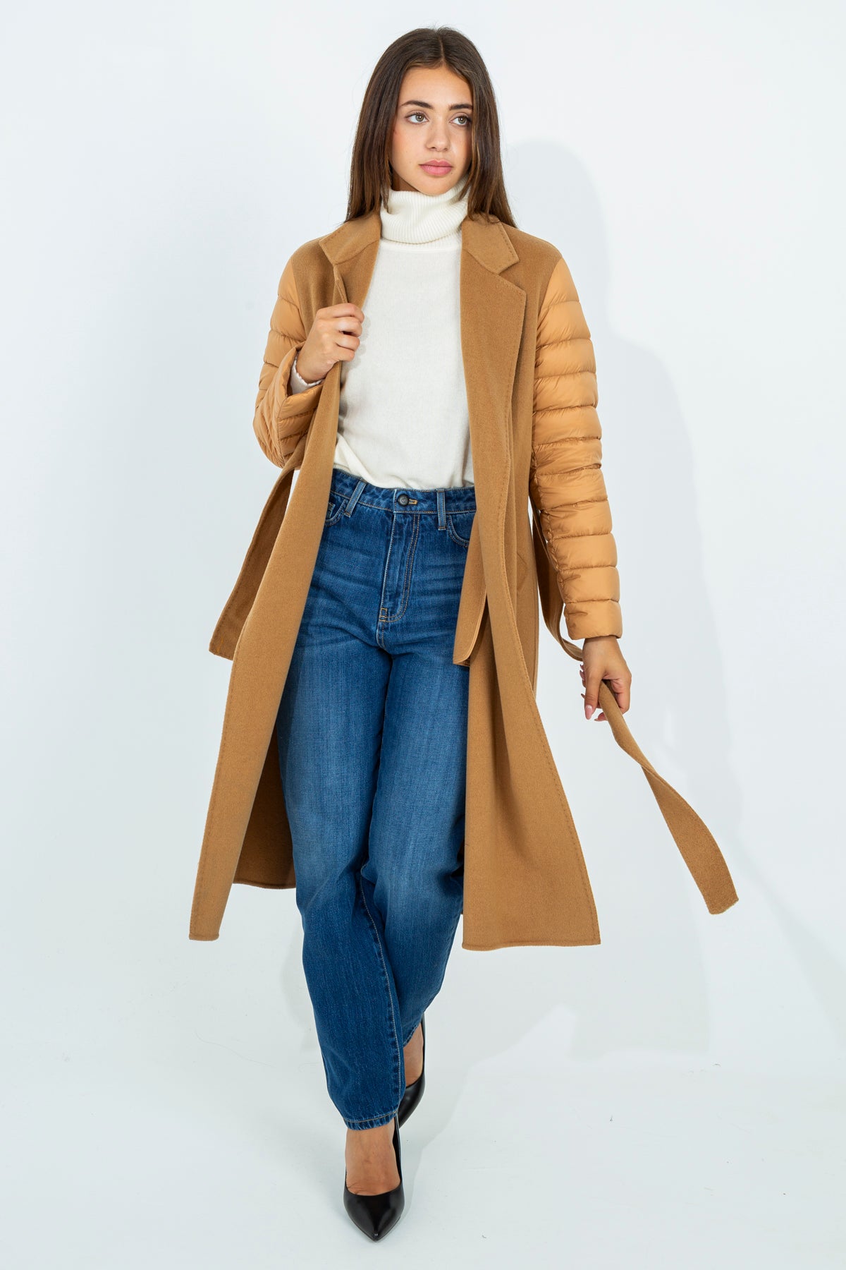 Coat with down sleeves