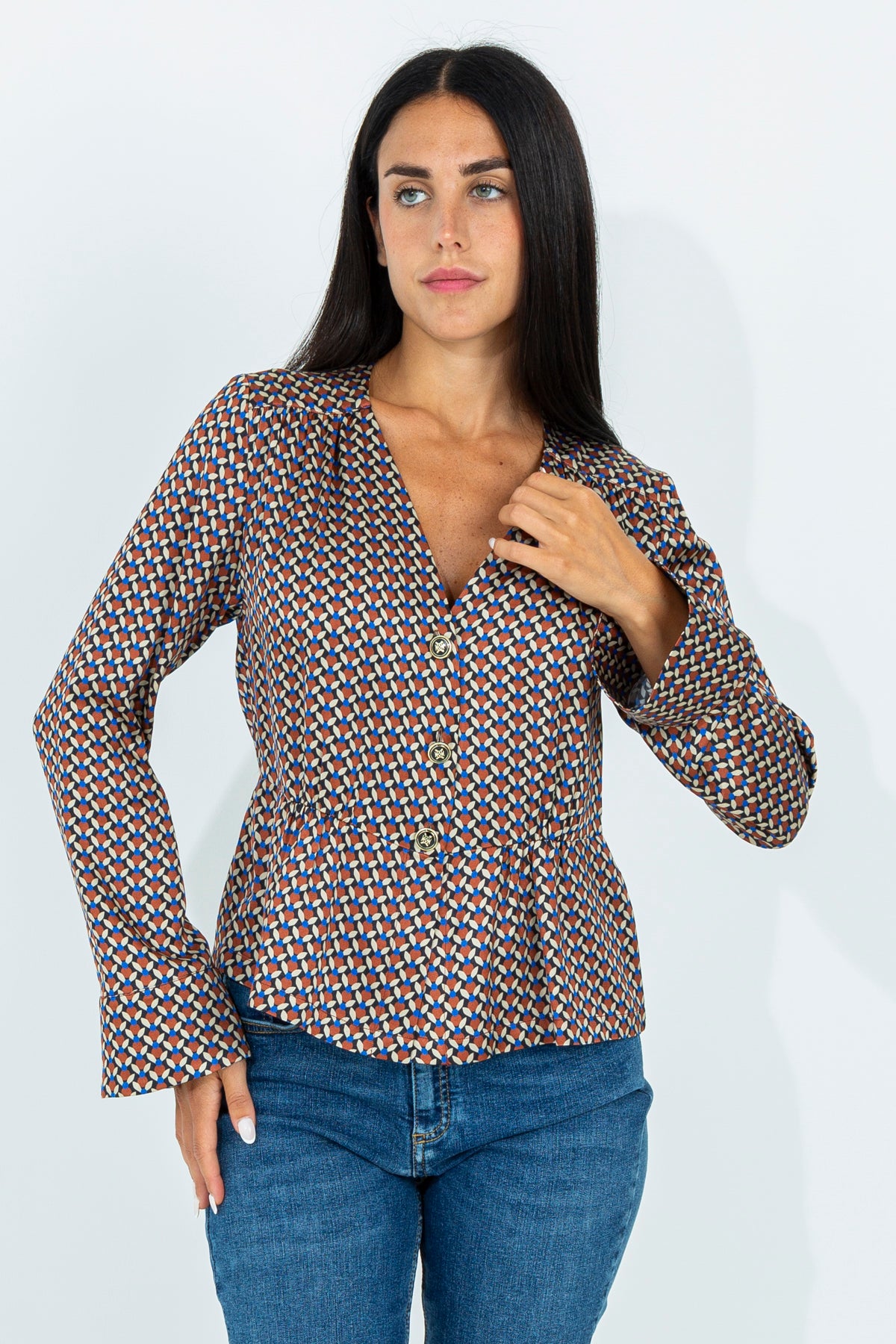 Patterned blouse with buttons