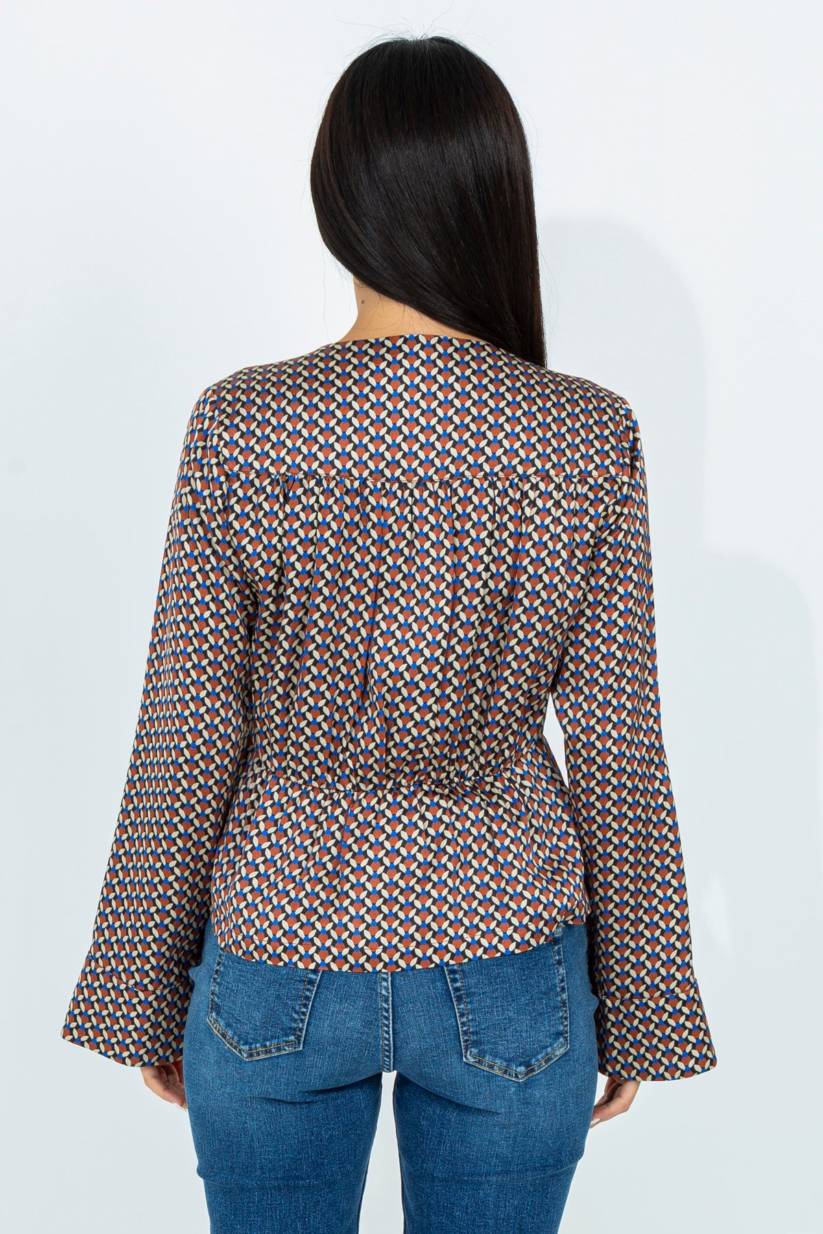 Patterned blouse with buttons