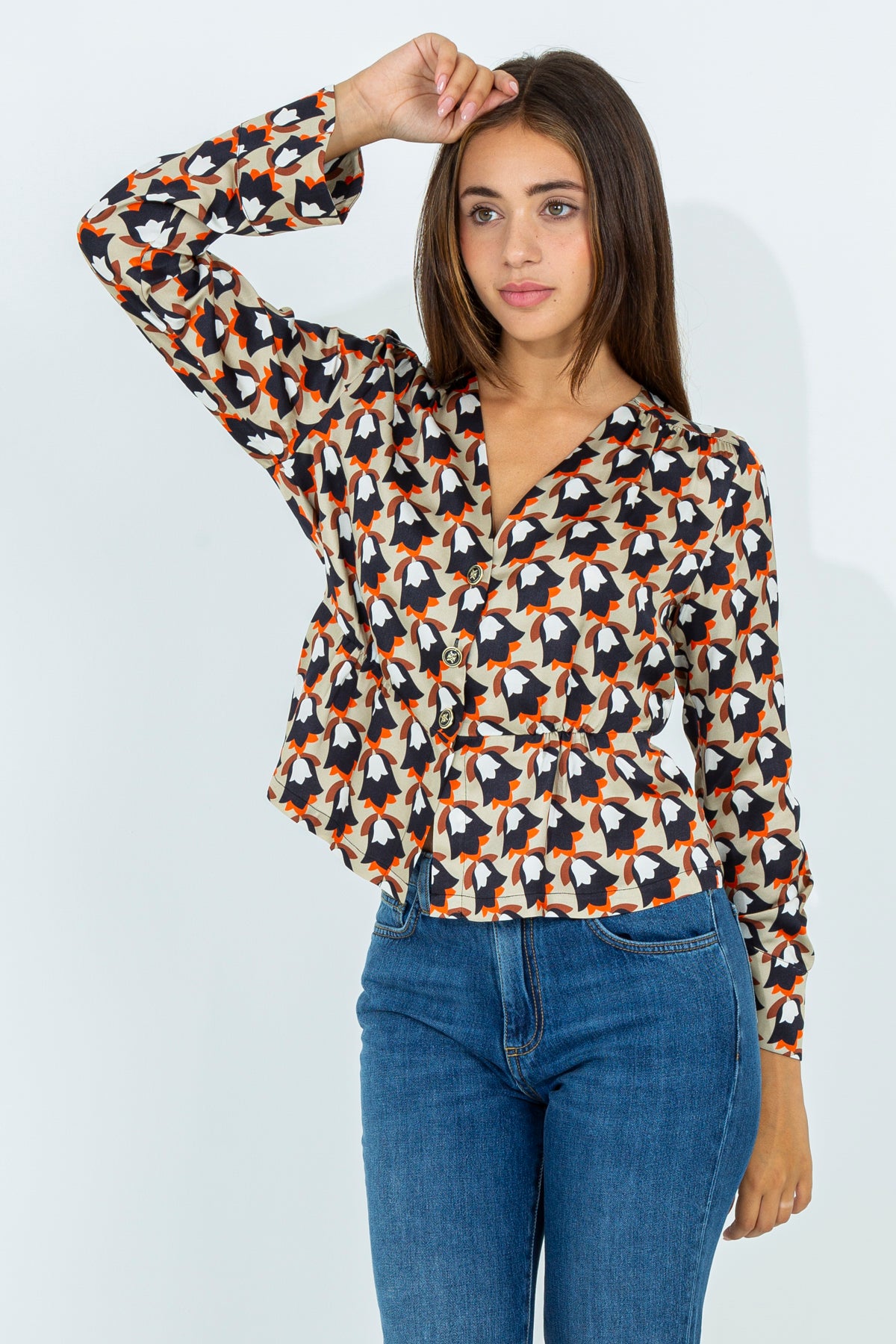 Patterned blouse with buttons