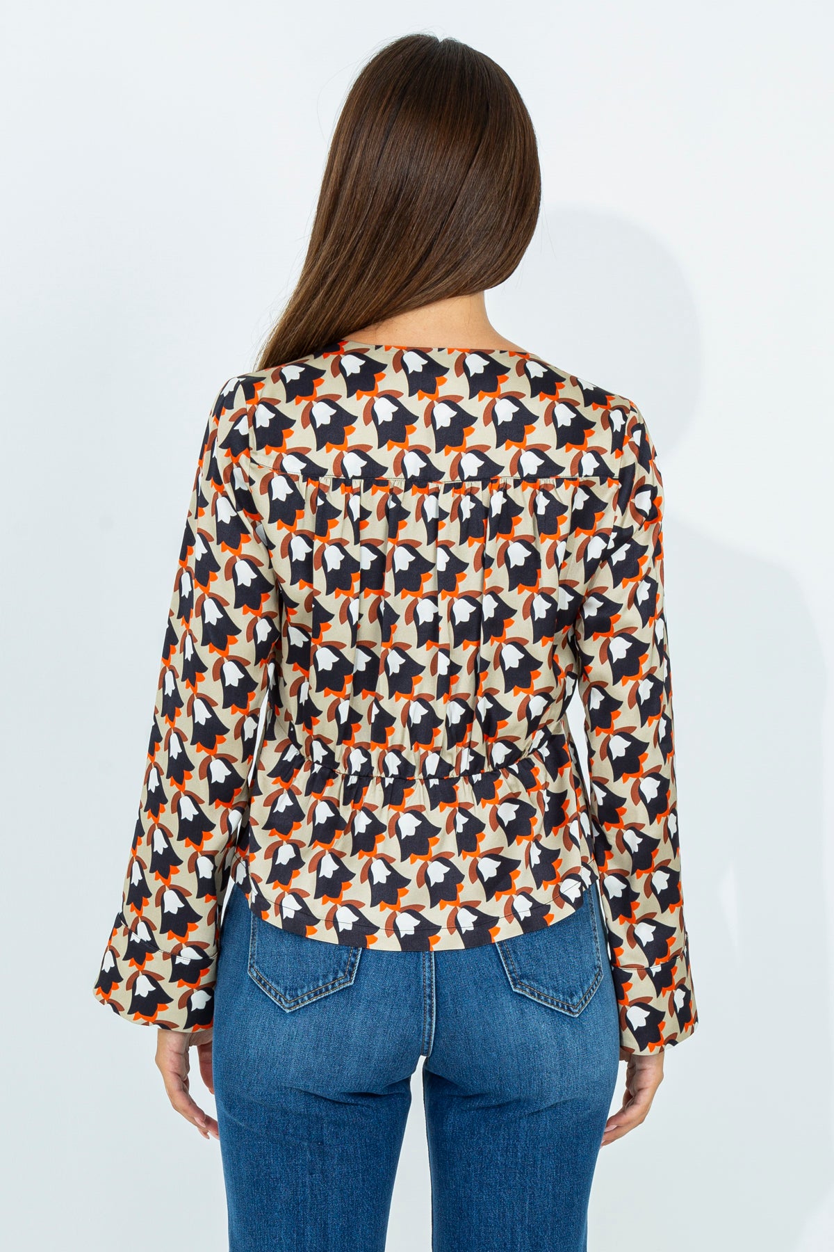 Patterned blouse with buttons