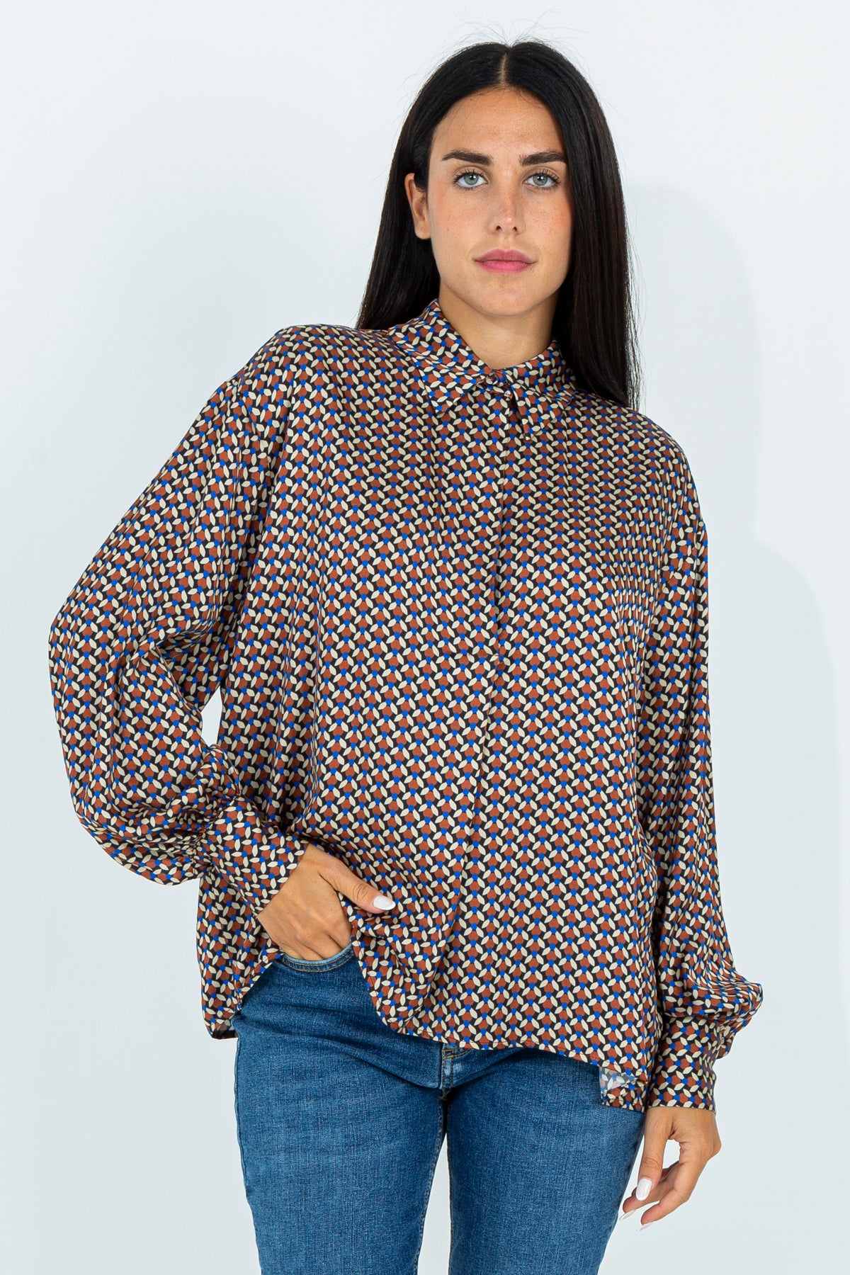 Patterned blouse with collar