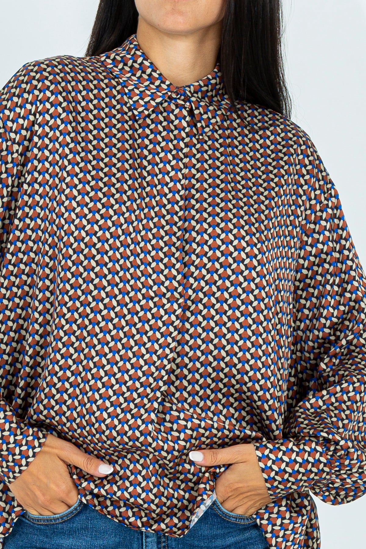 Patterned blouse with collar