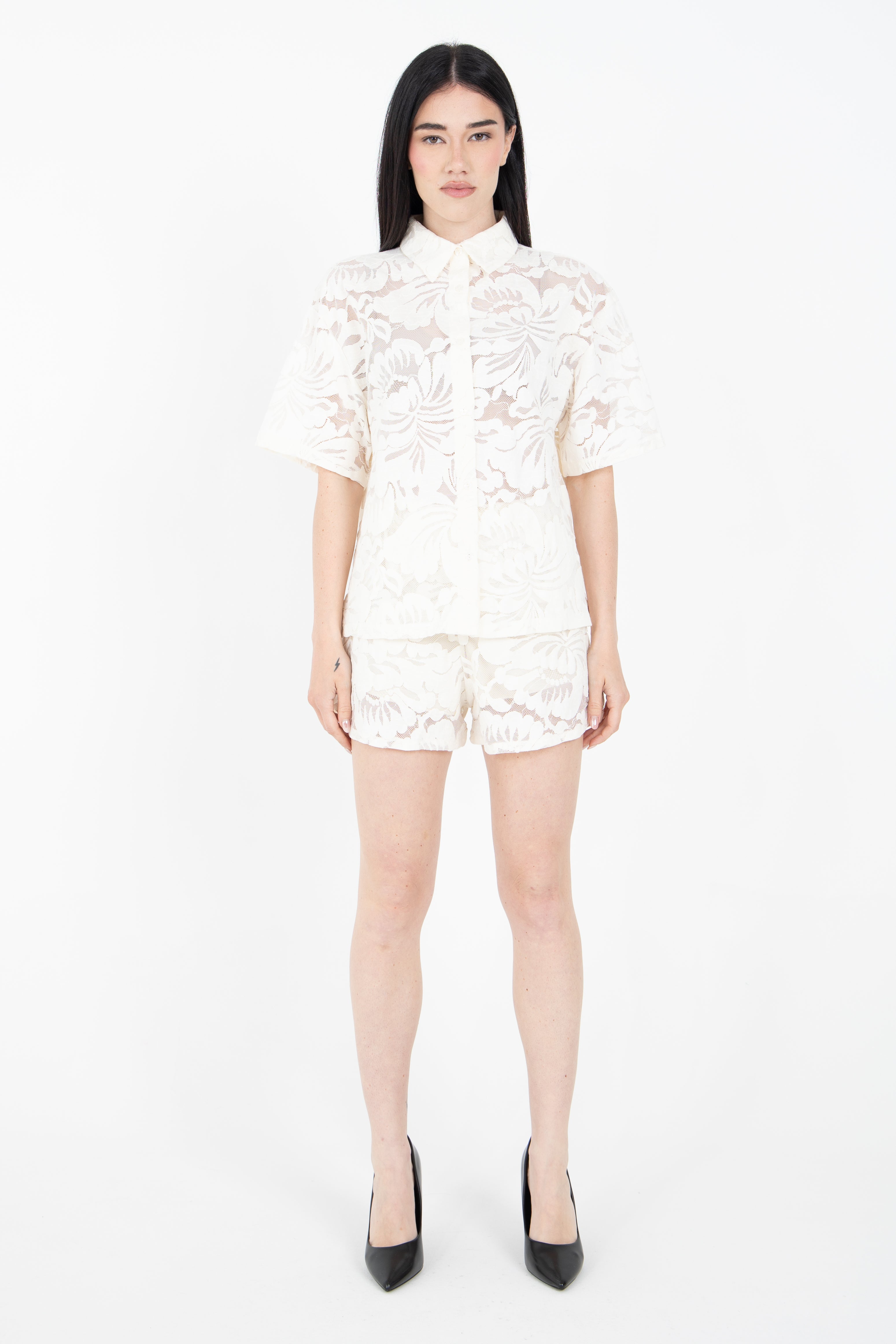 Short blossom lace