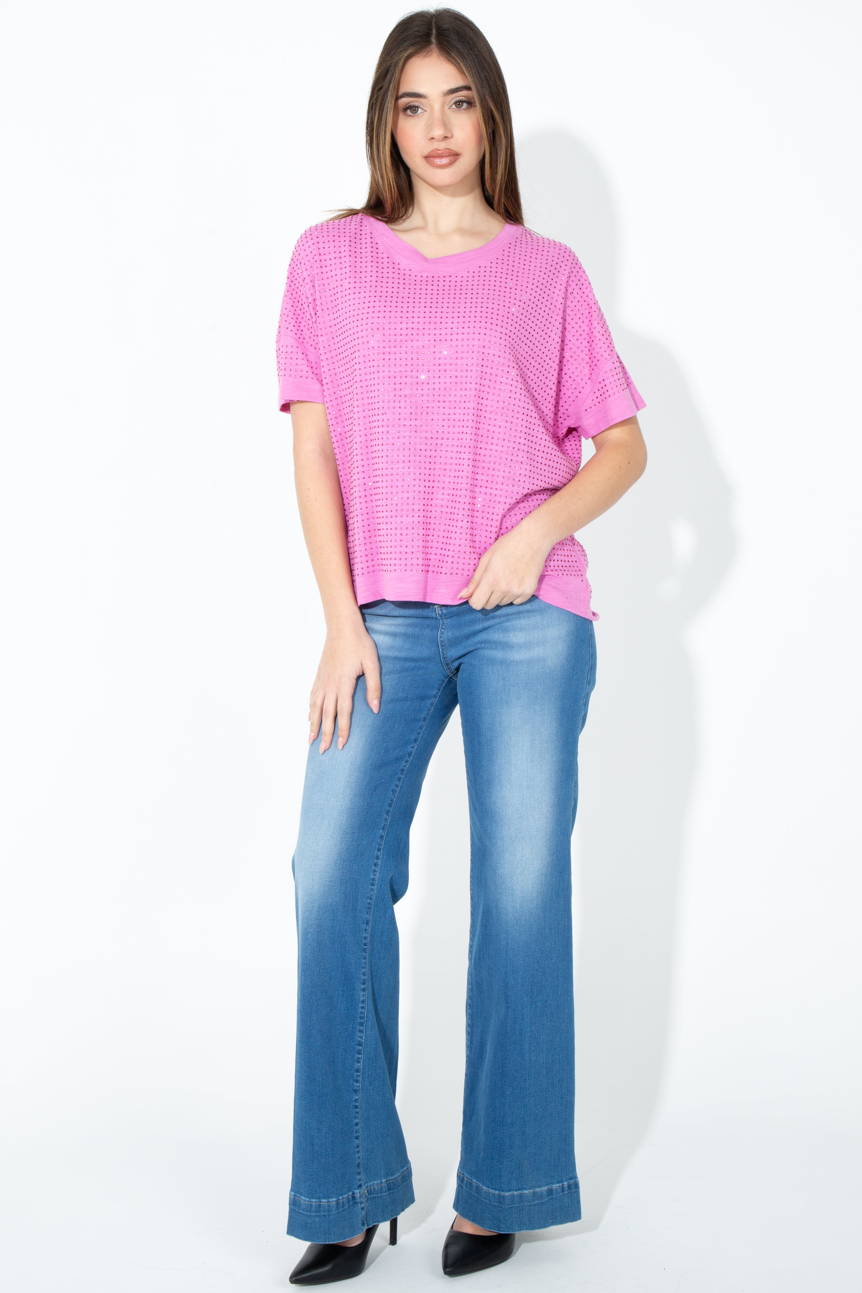 T-shirt over con applicazioni
