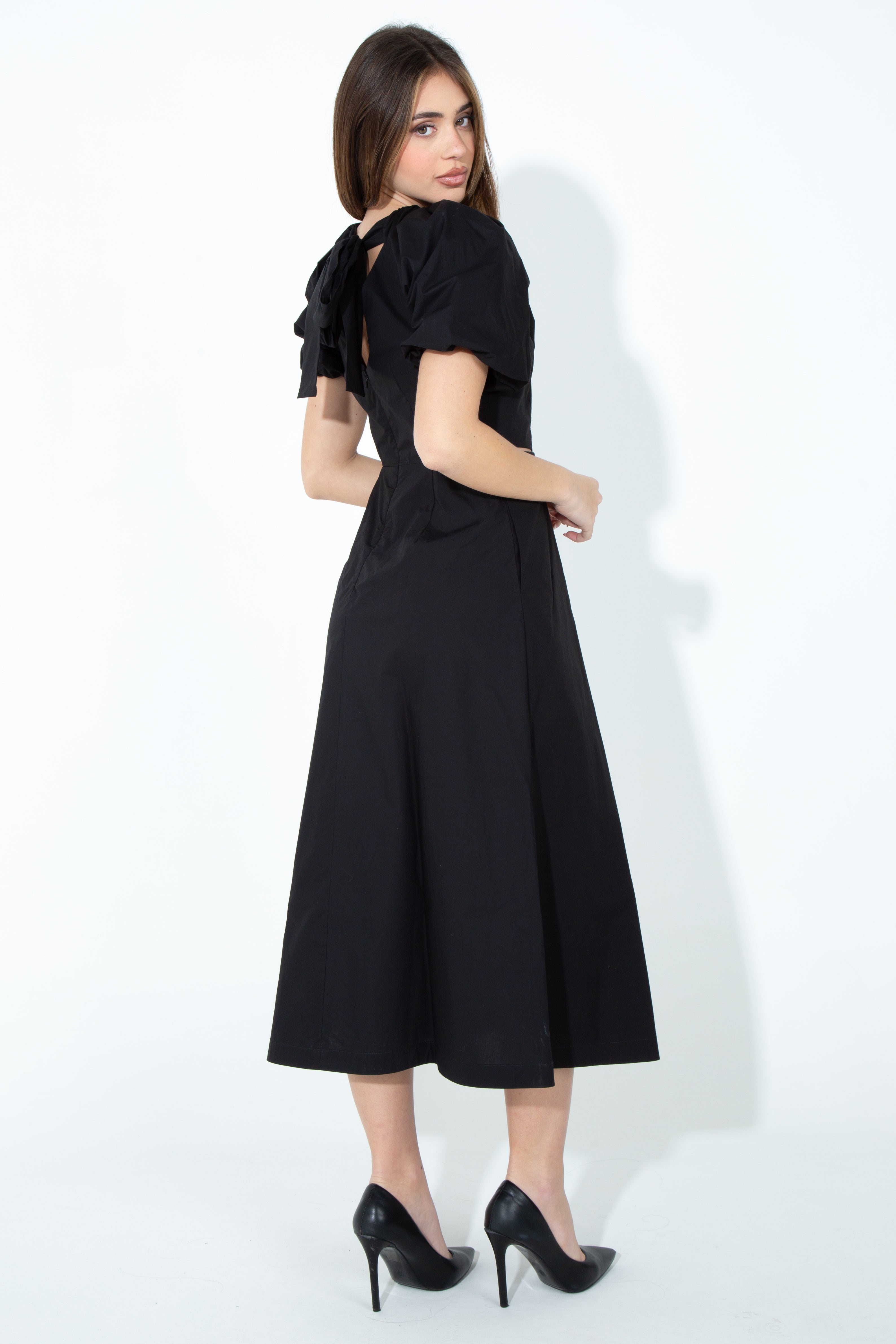 Abito midi con cut out