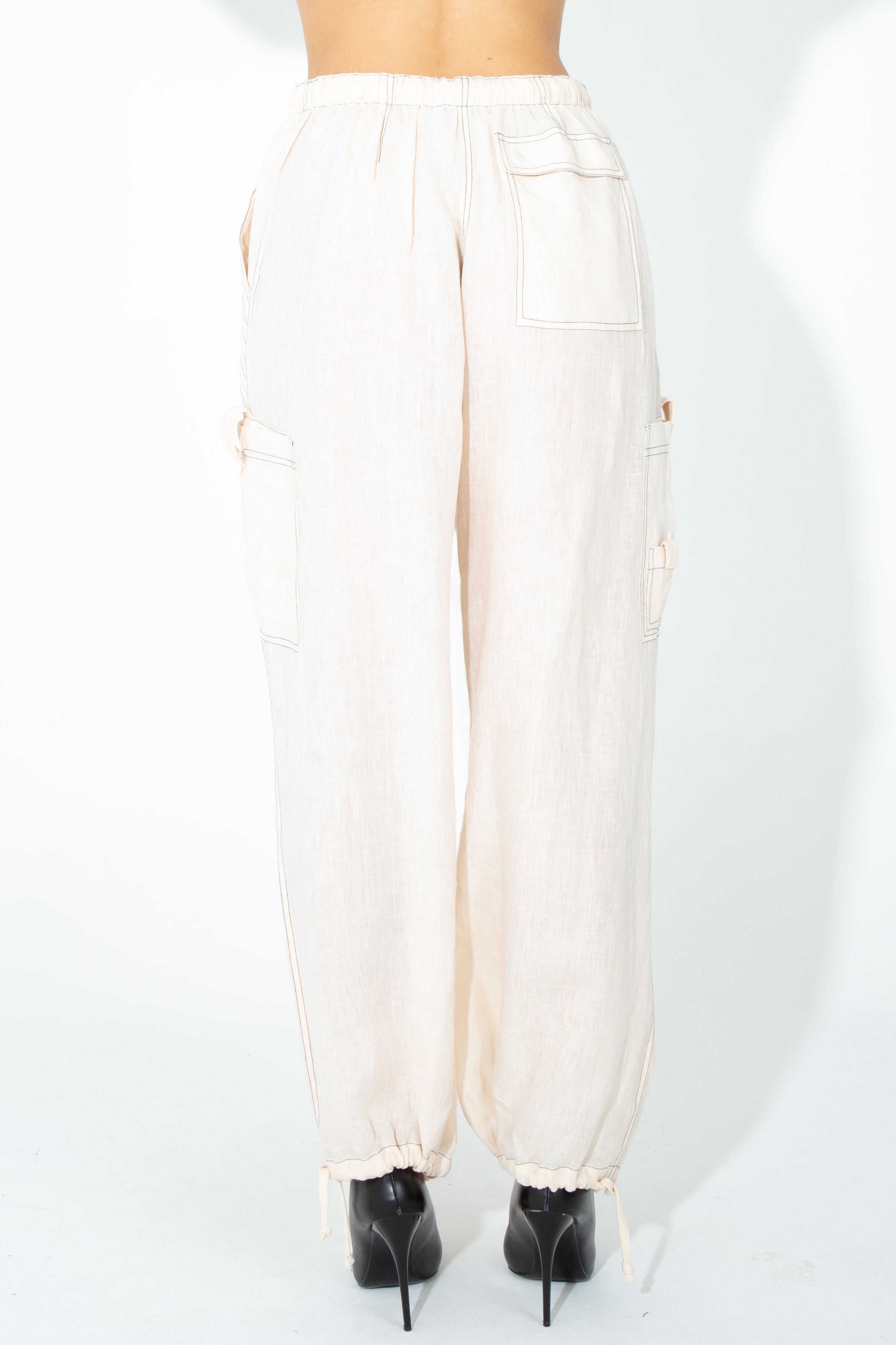 Pantalone con cuciture a contrasto