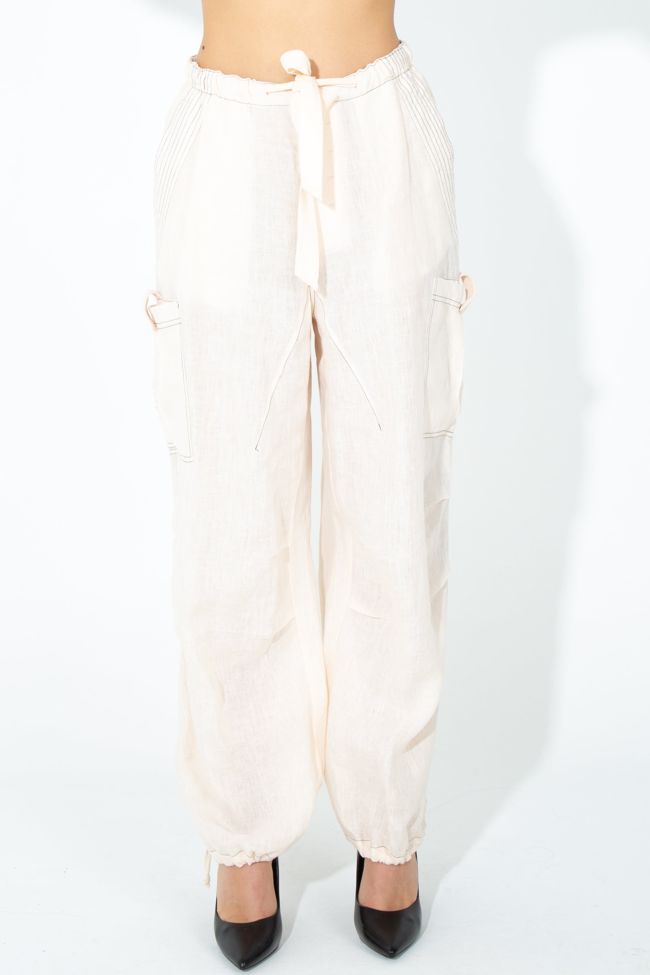 Pantalone con cuciture a contrasto