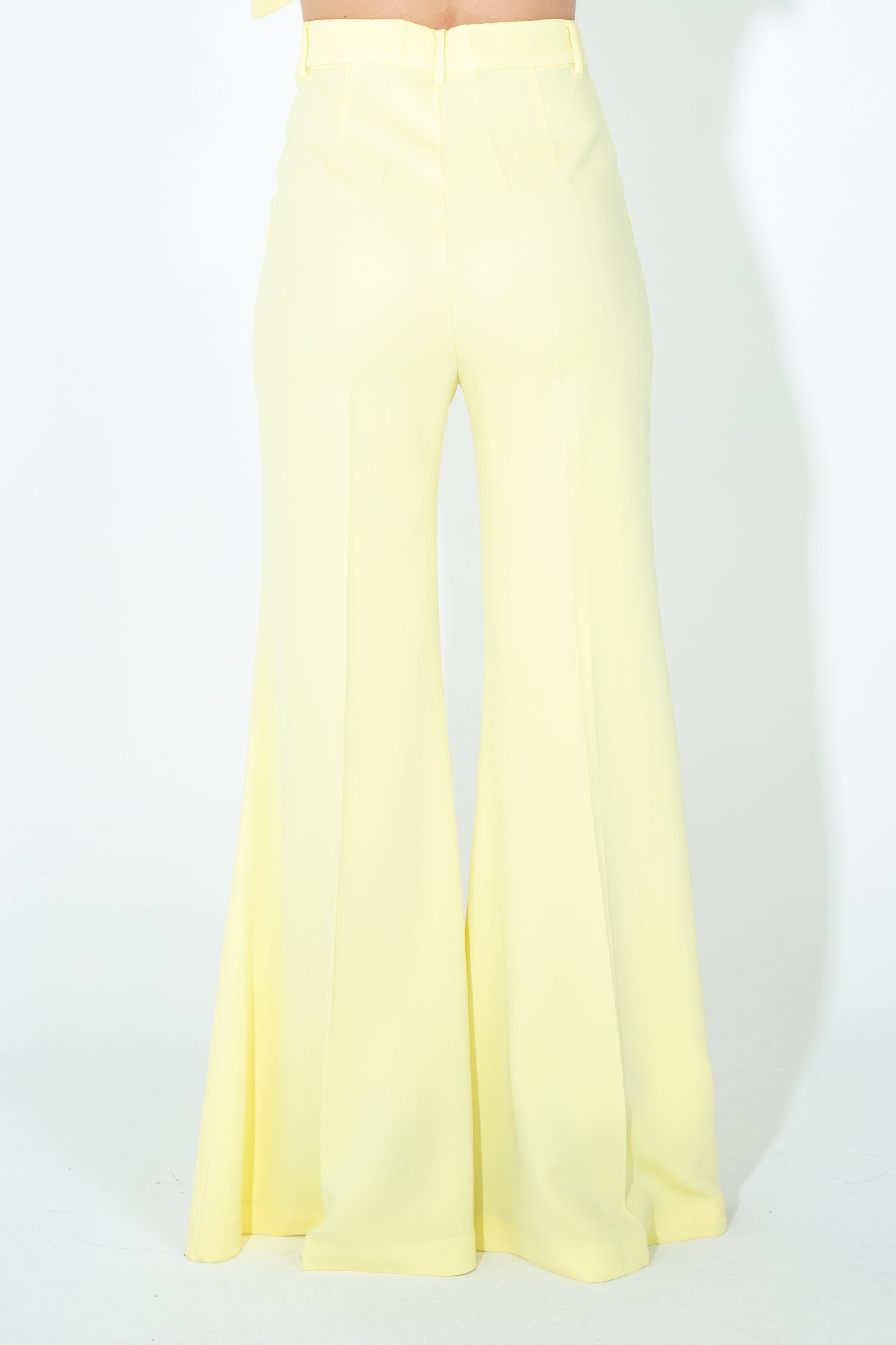 Pantalone a zampa ampia