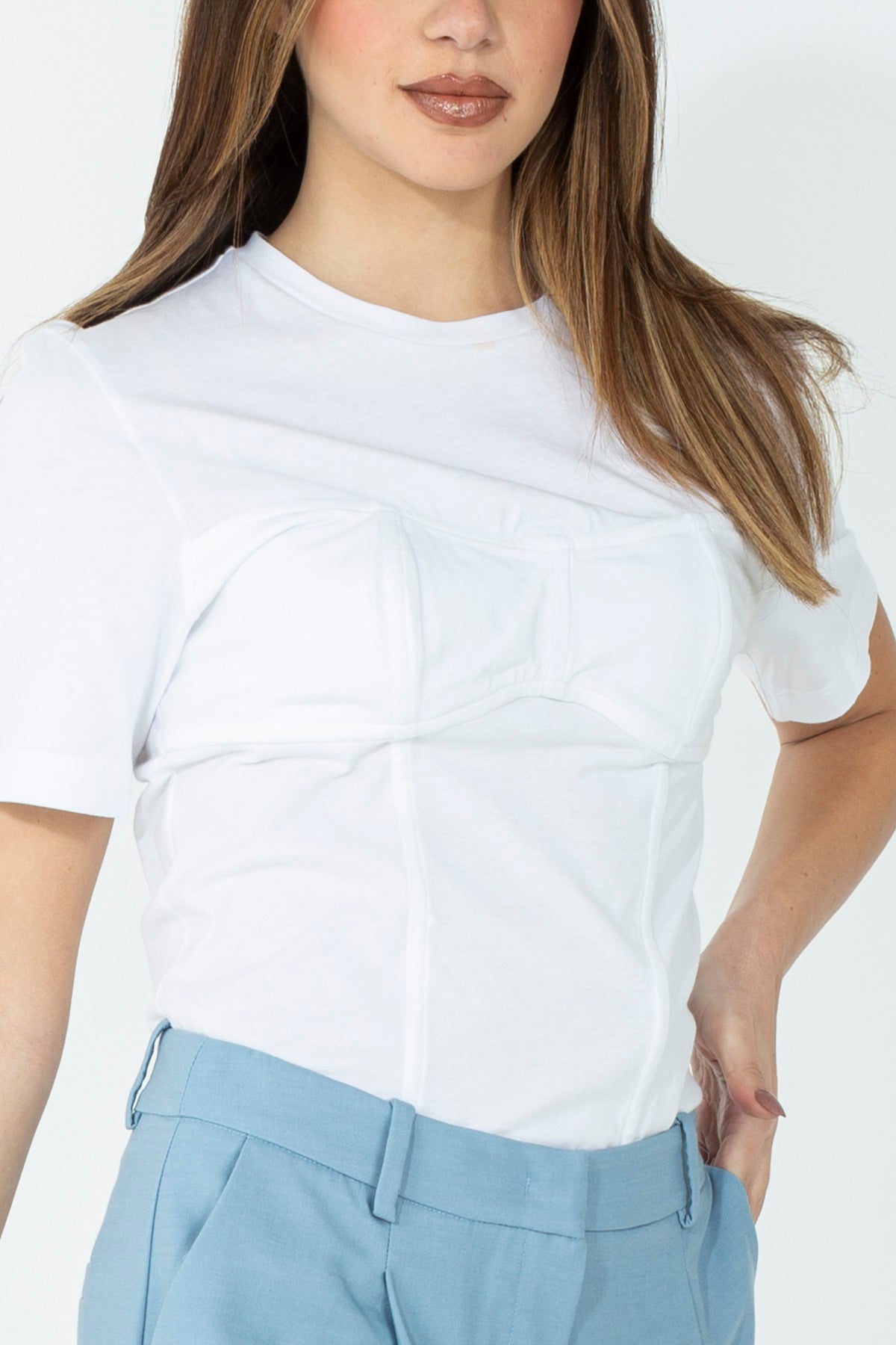 T-shirt con dettagli sartoriali