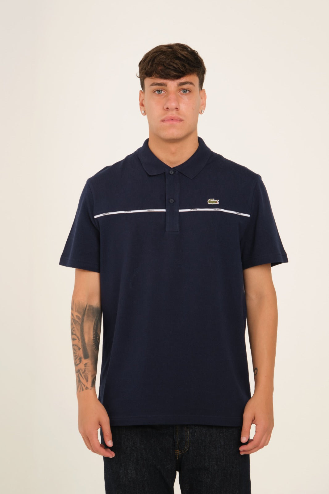 Polo con bordo con logo