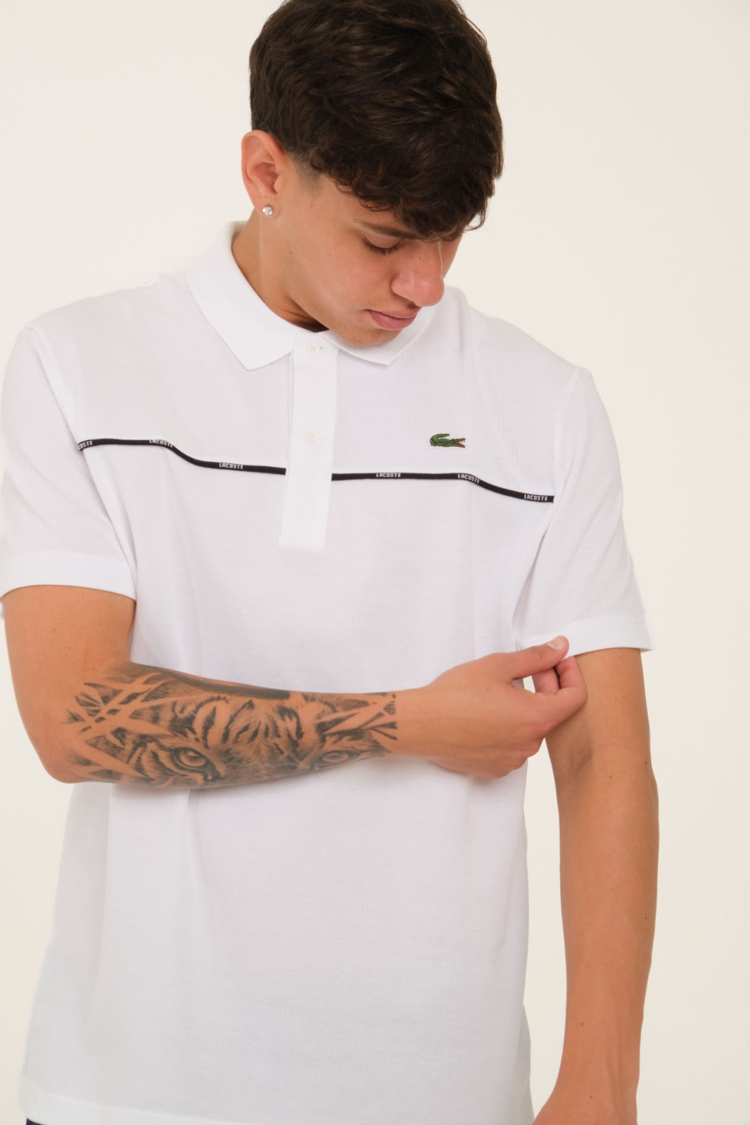 Polo con bordo con logo