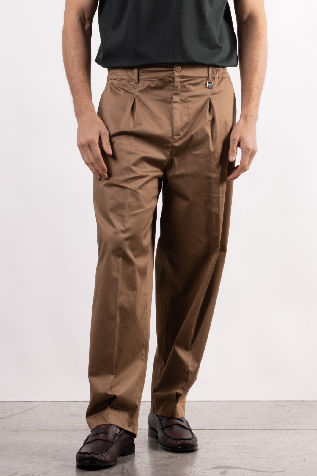 Pantalone in cotone con pences