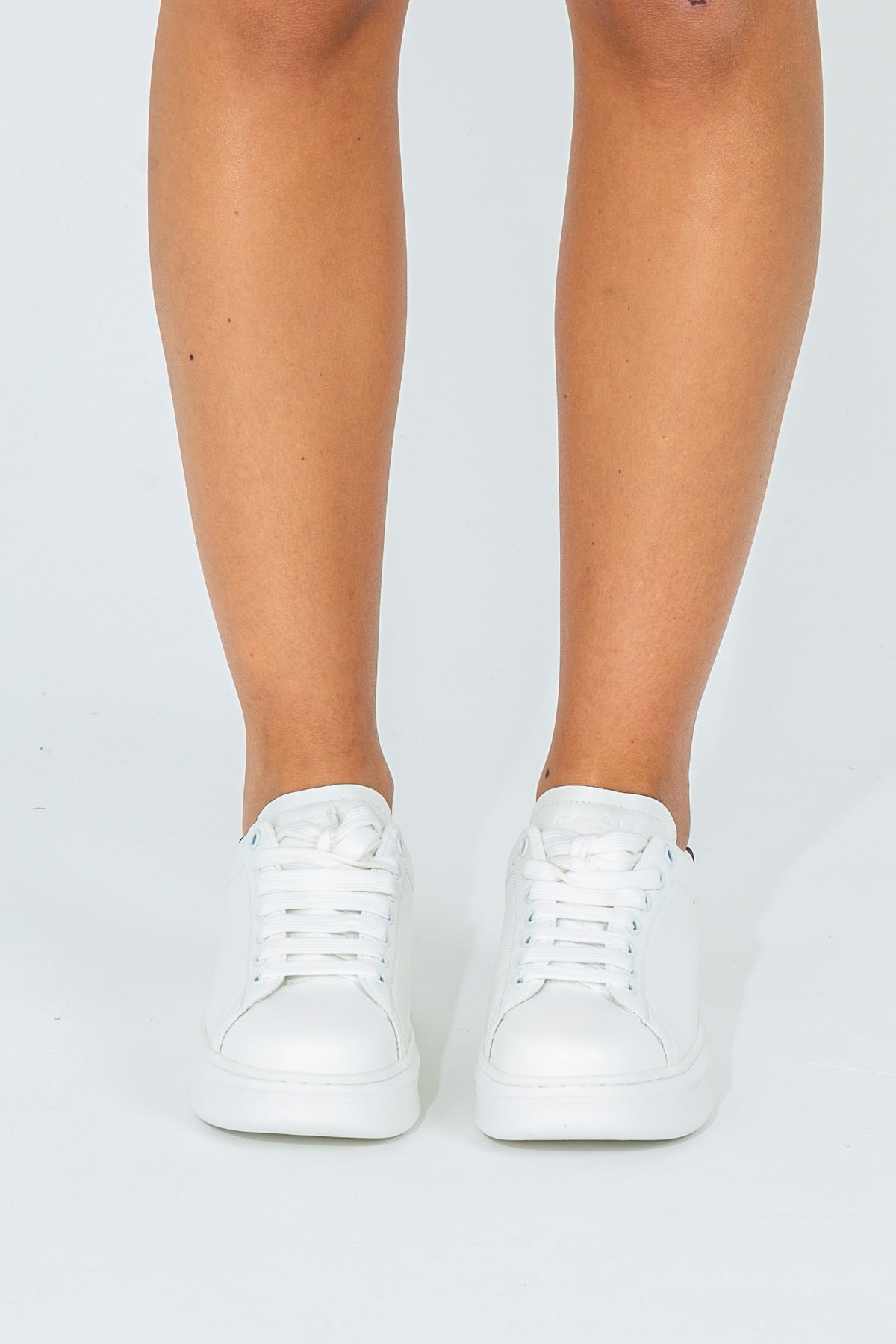 Sneakers with branded heel