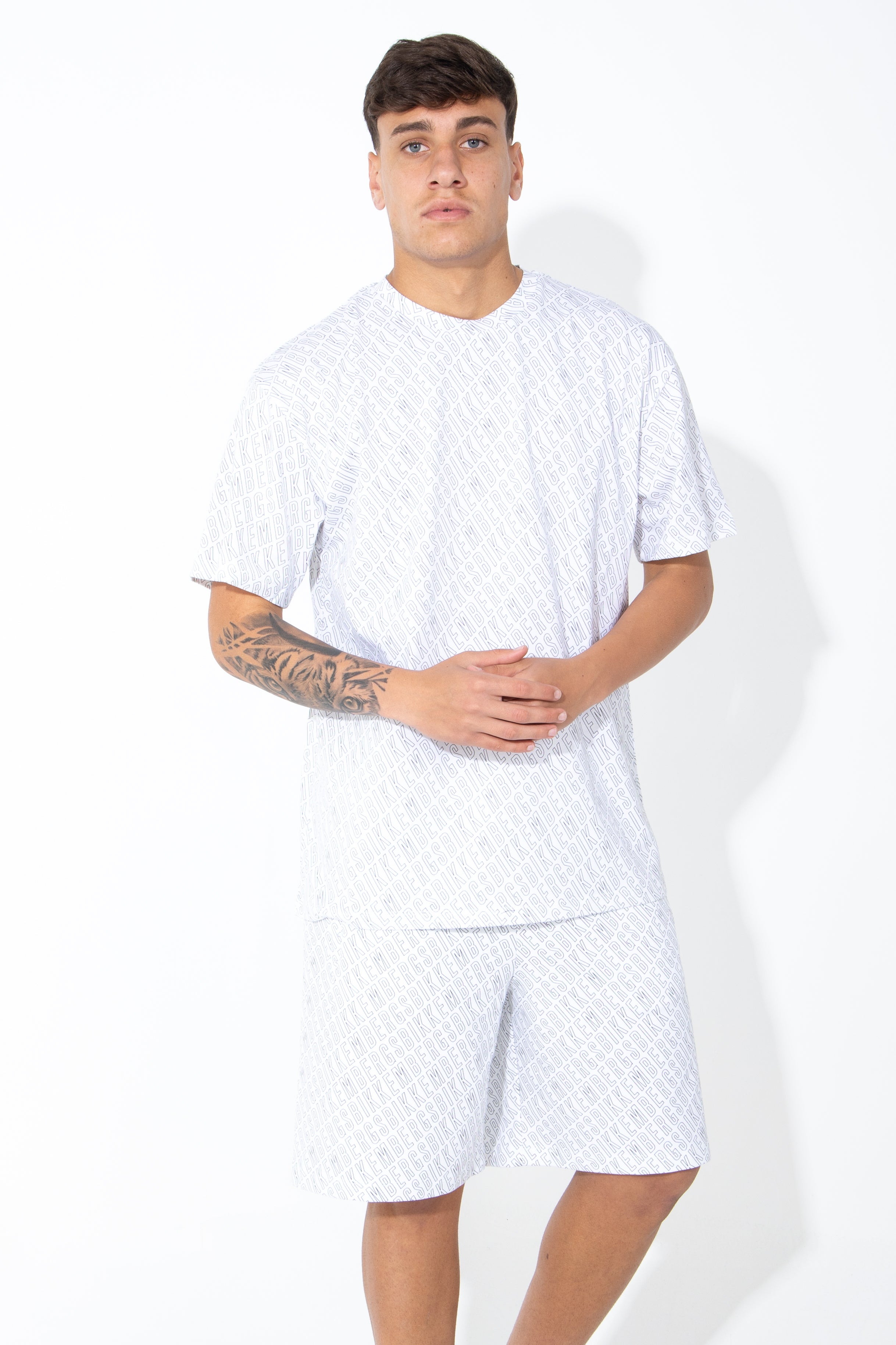 T-shirt con stampa allover