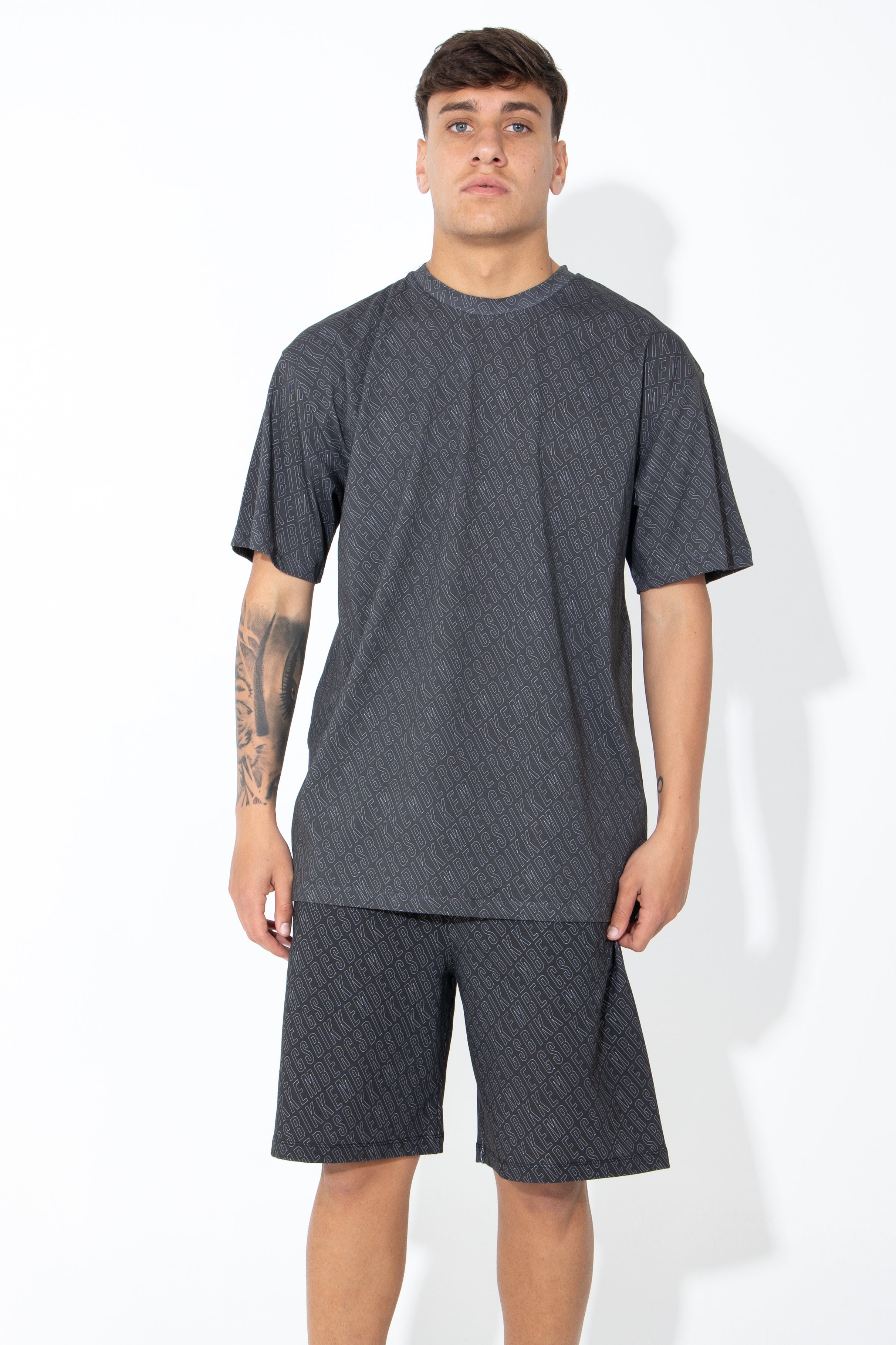 T-shirt con stampa allover