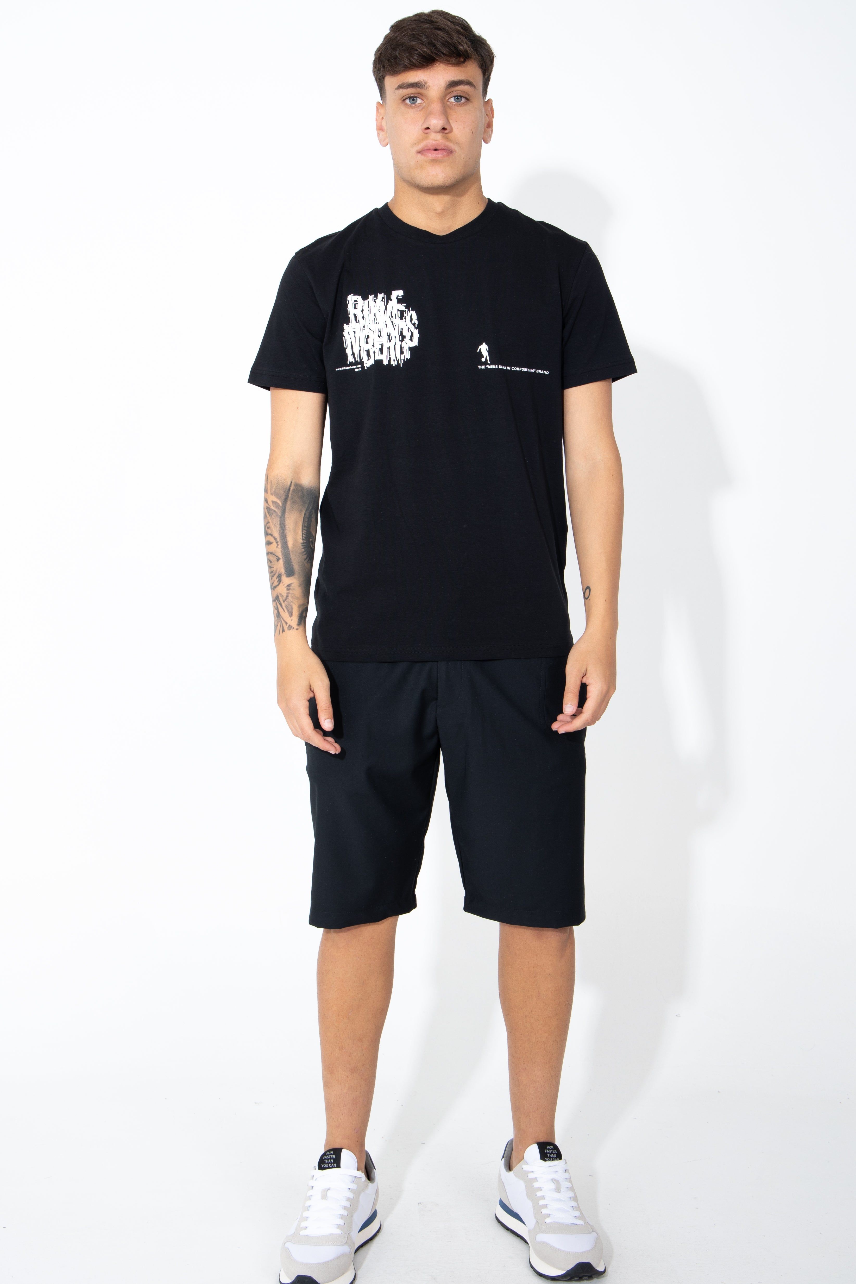 T-Shirt con logo effetto graffiti