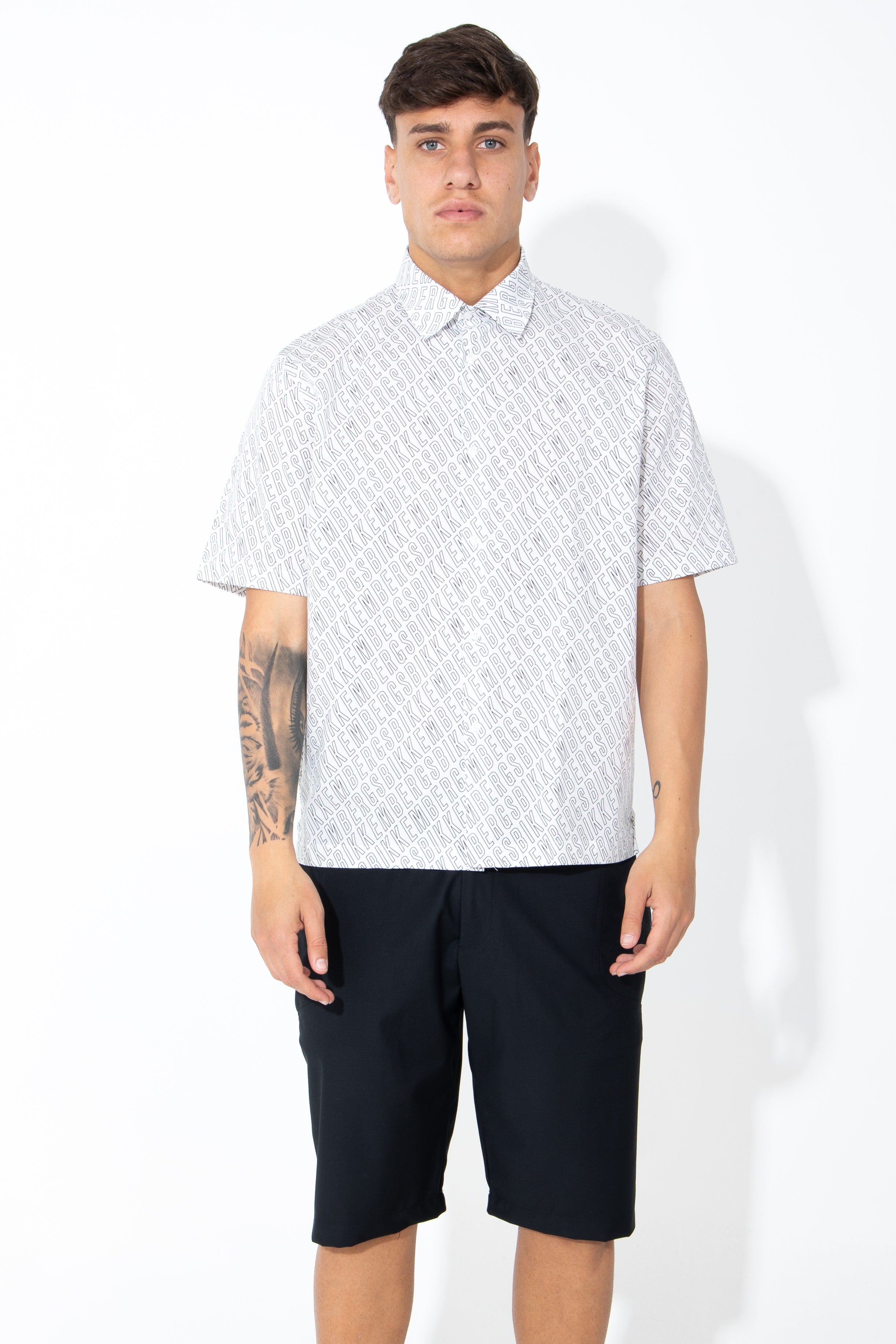 Camicia mezze maniche con logo a contrasto