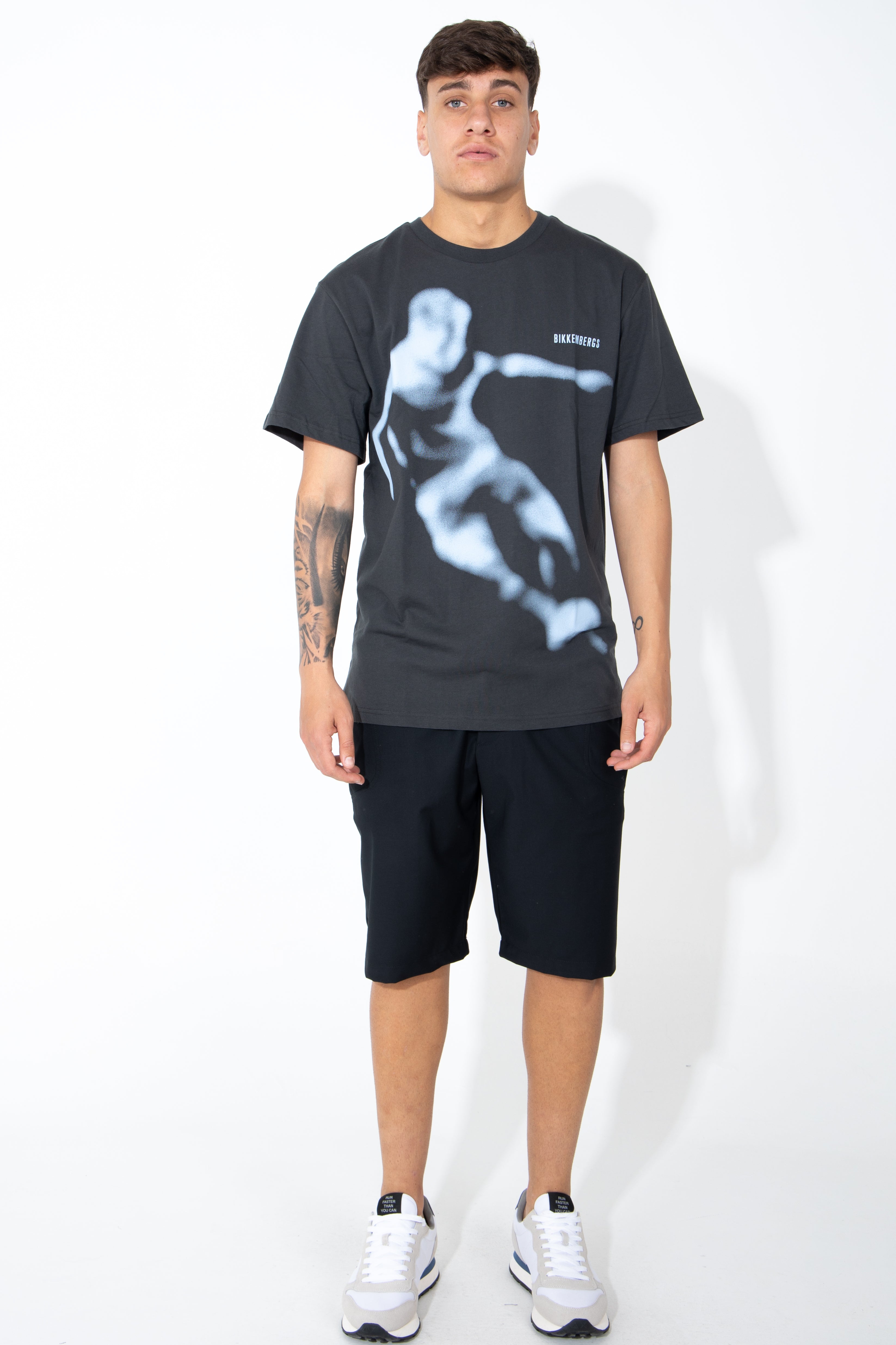 T-Shirt con grafica e logo