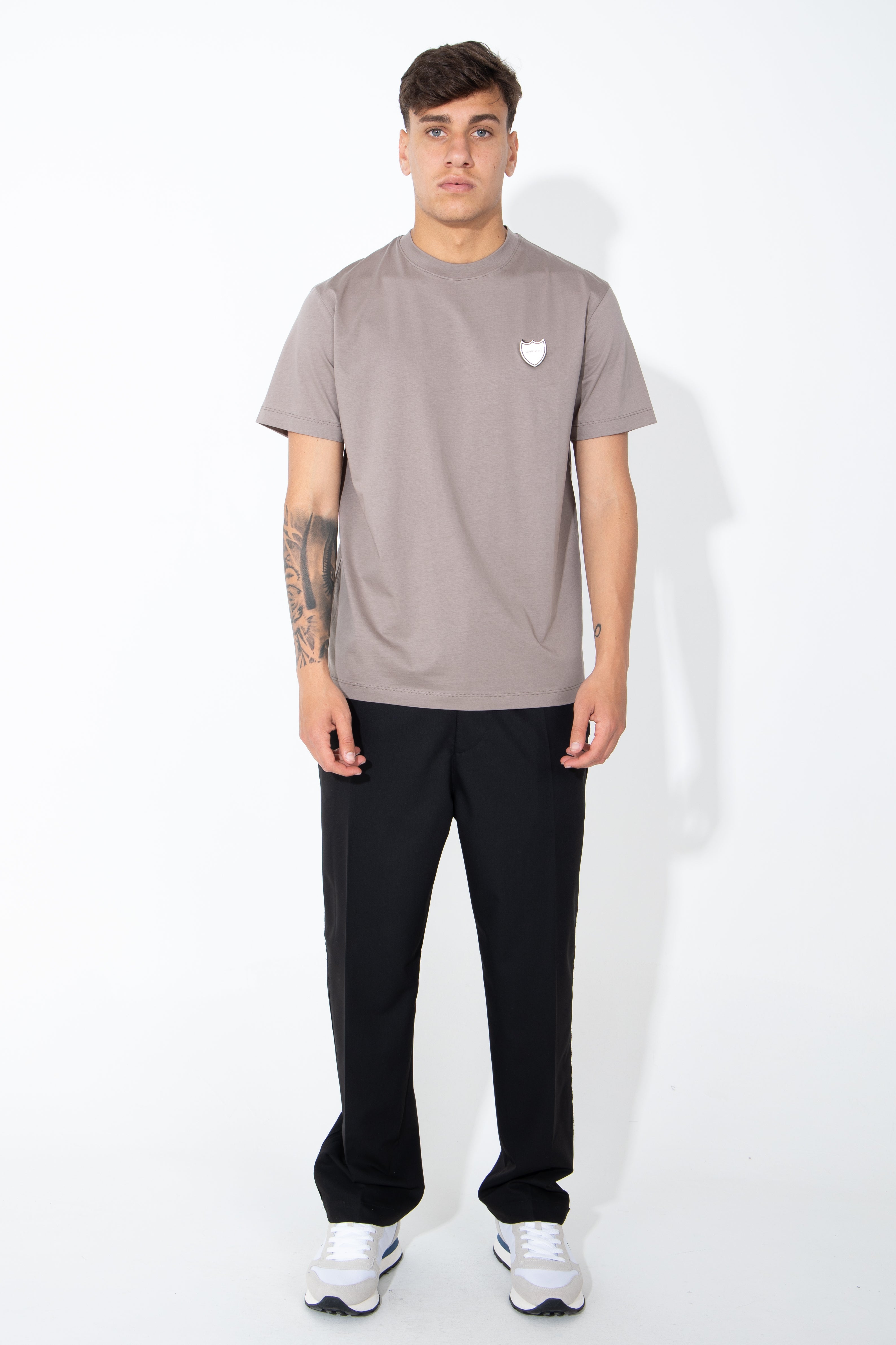 T-shirt con stemma logato