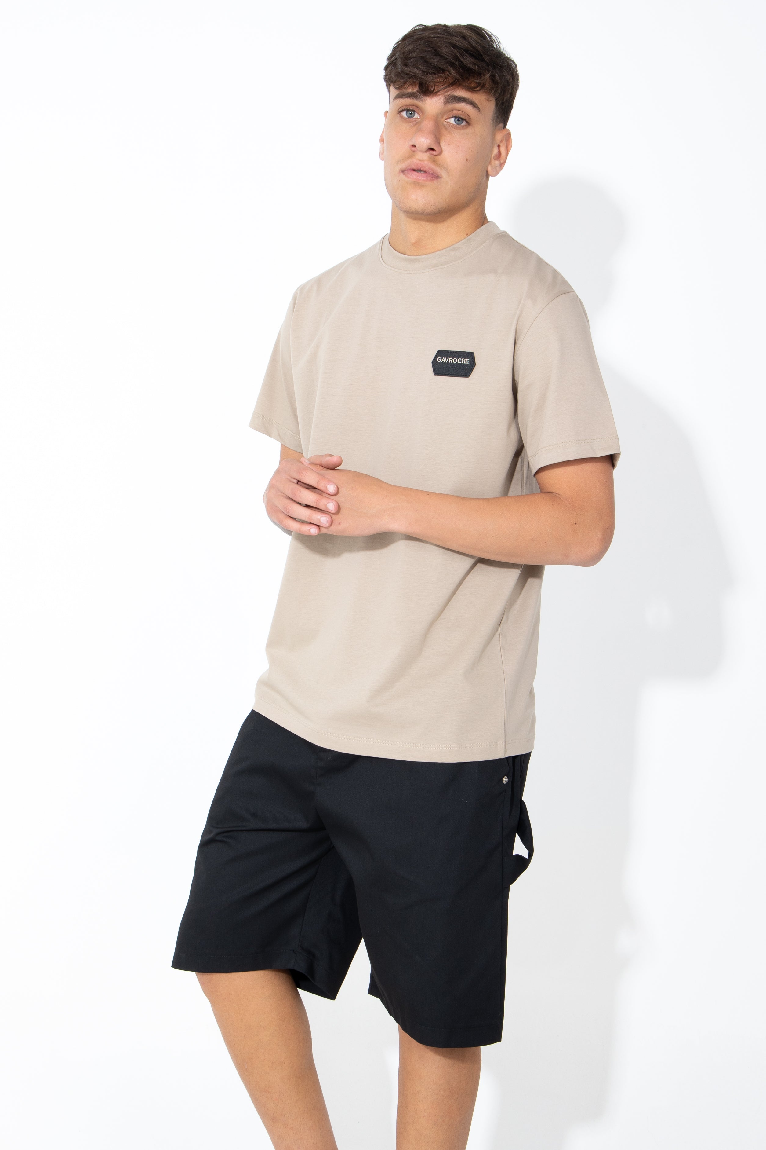 T-shirt con logo applicato