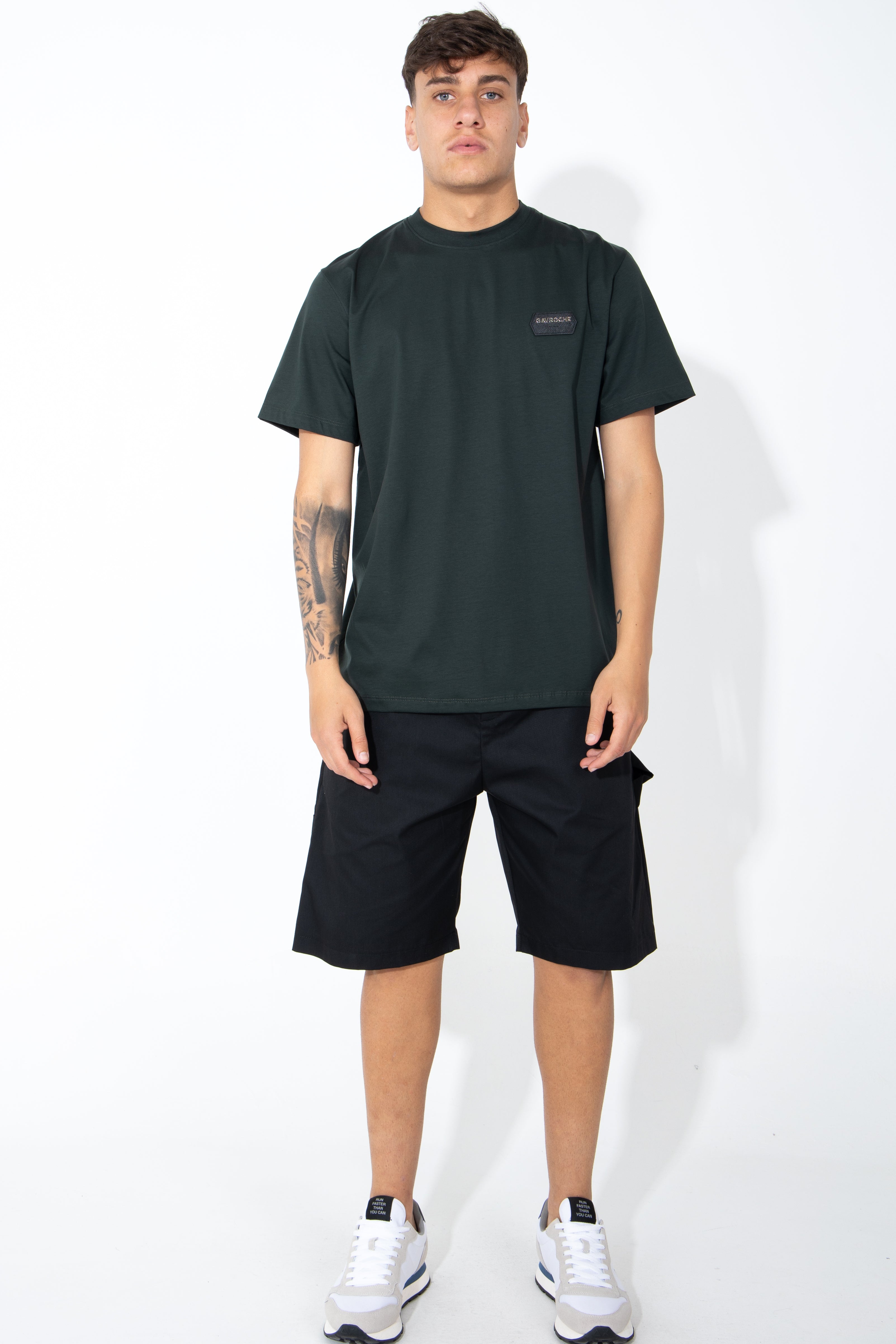 T-shirt con logo applicato