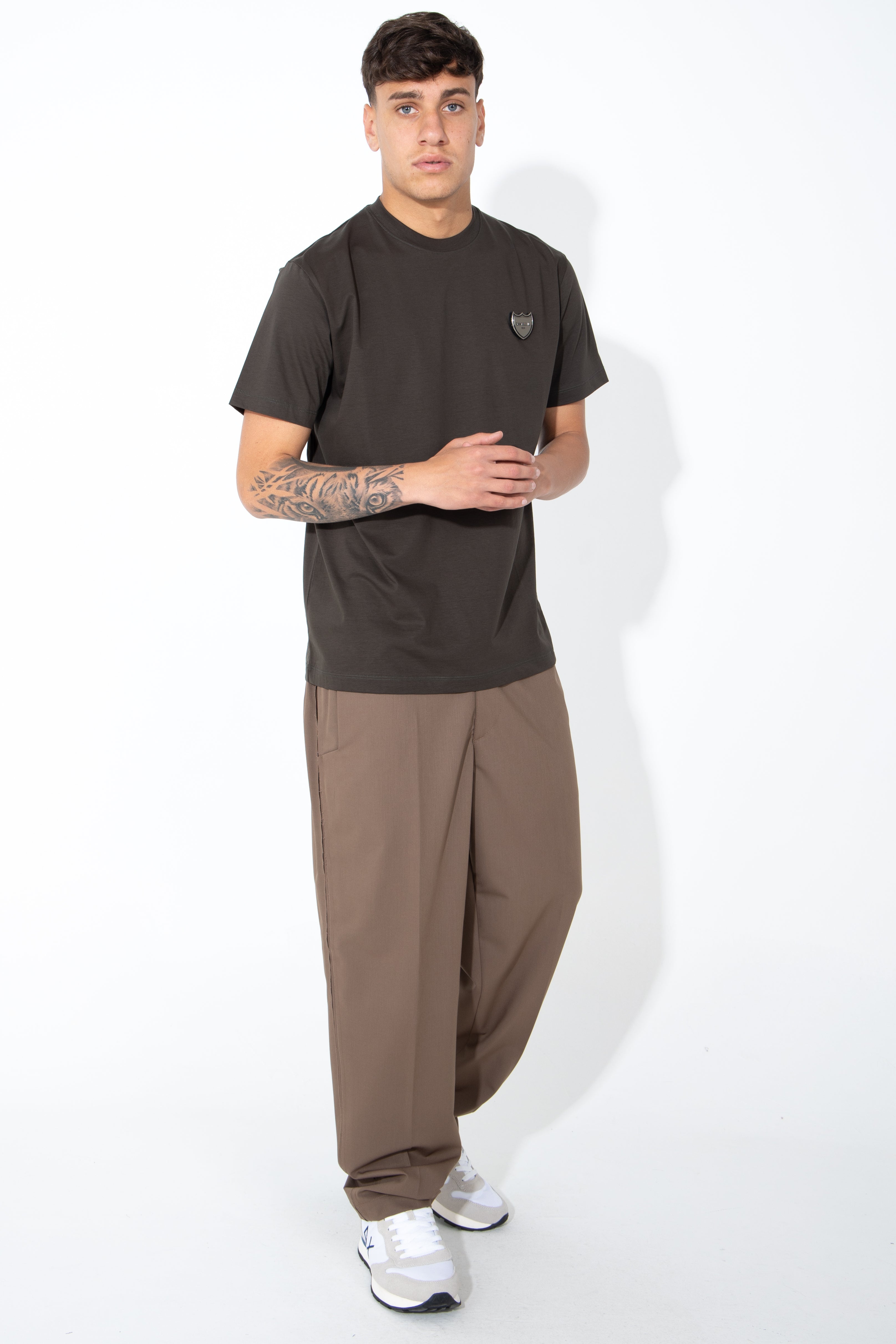 T-shirt con stemma logato