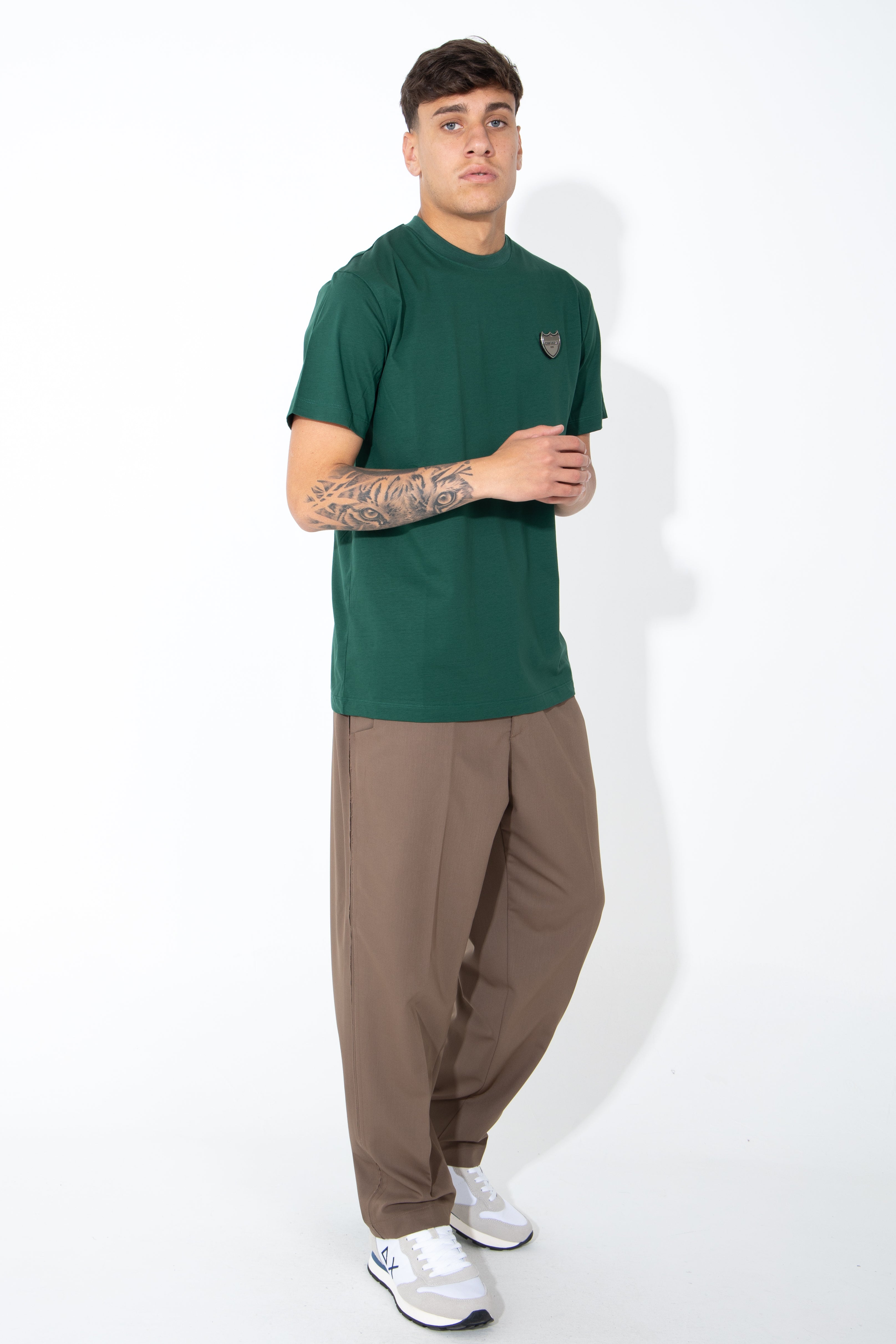 T-shirt con stemma logato
