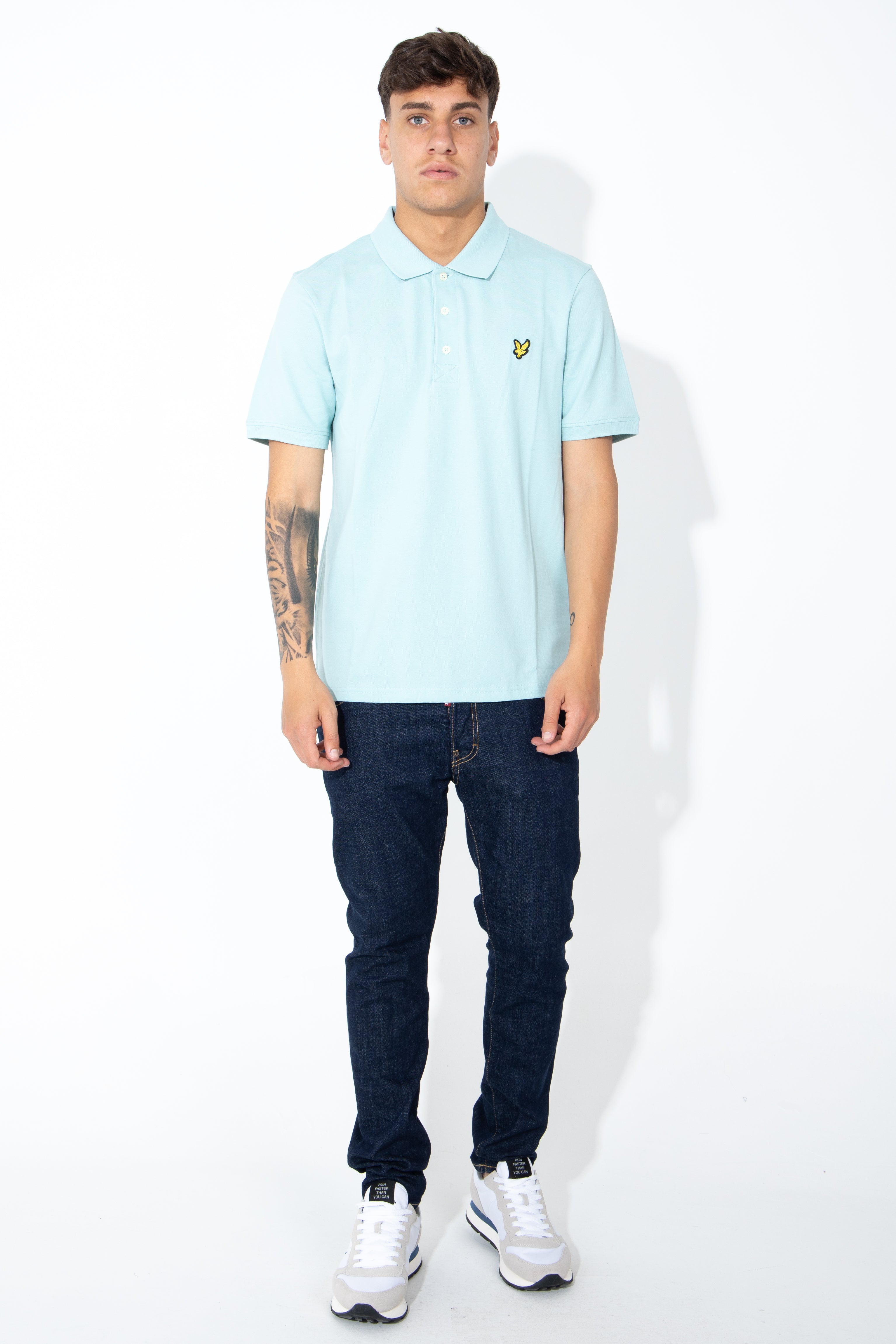 Polo con logo giallo