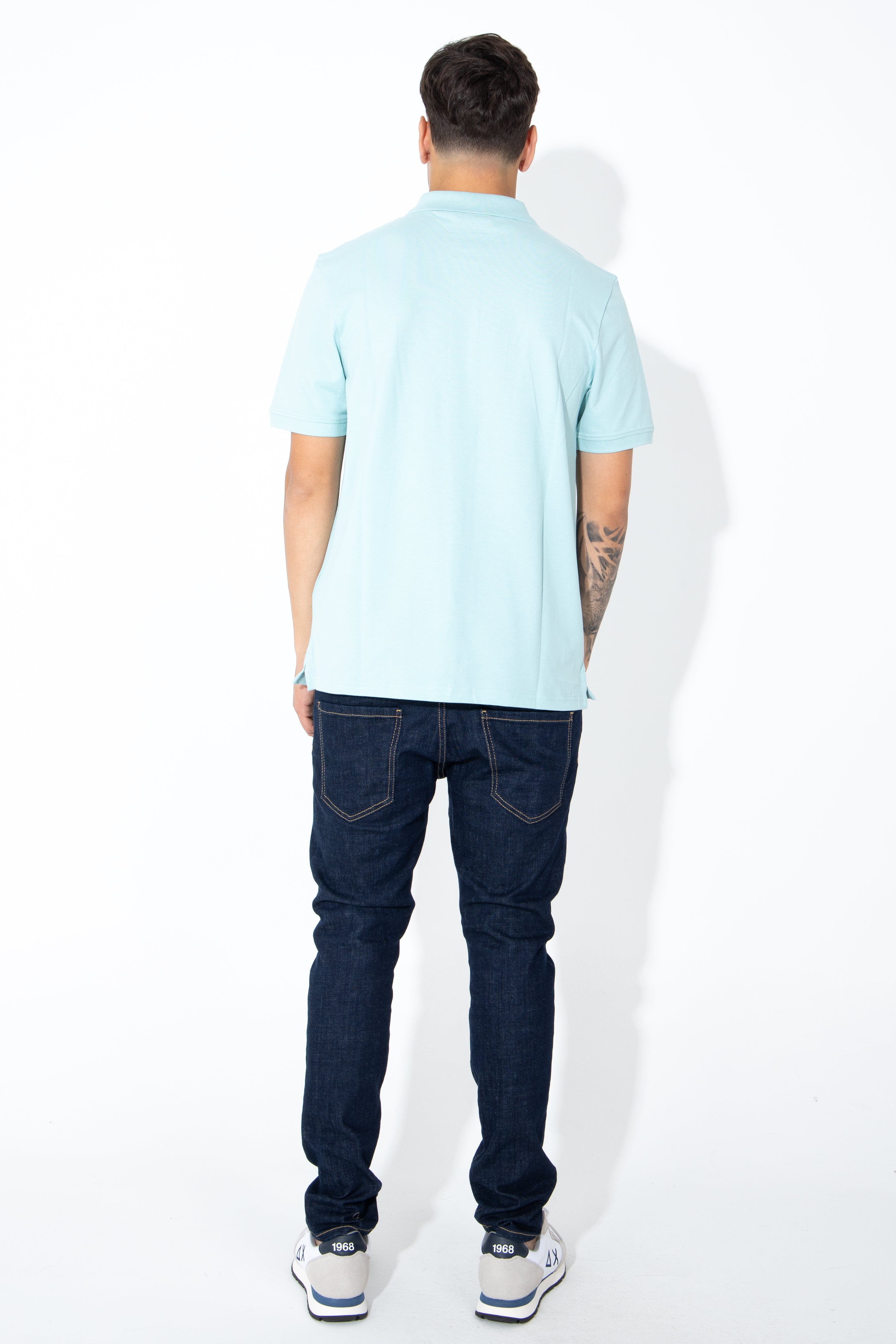 Polo con logo giallo