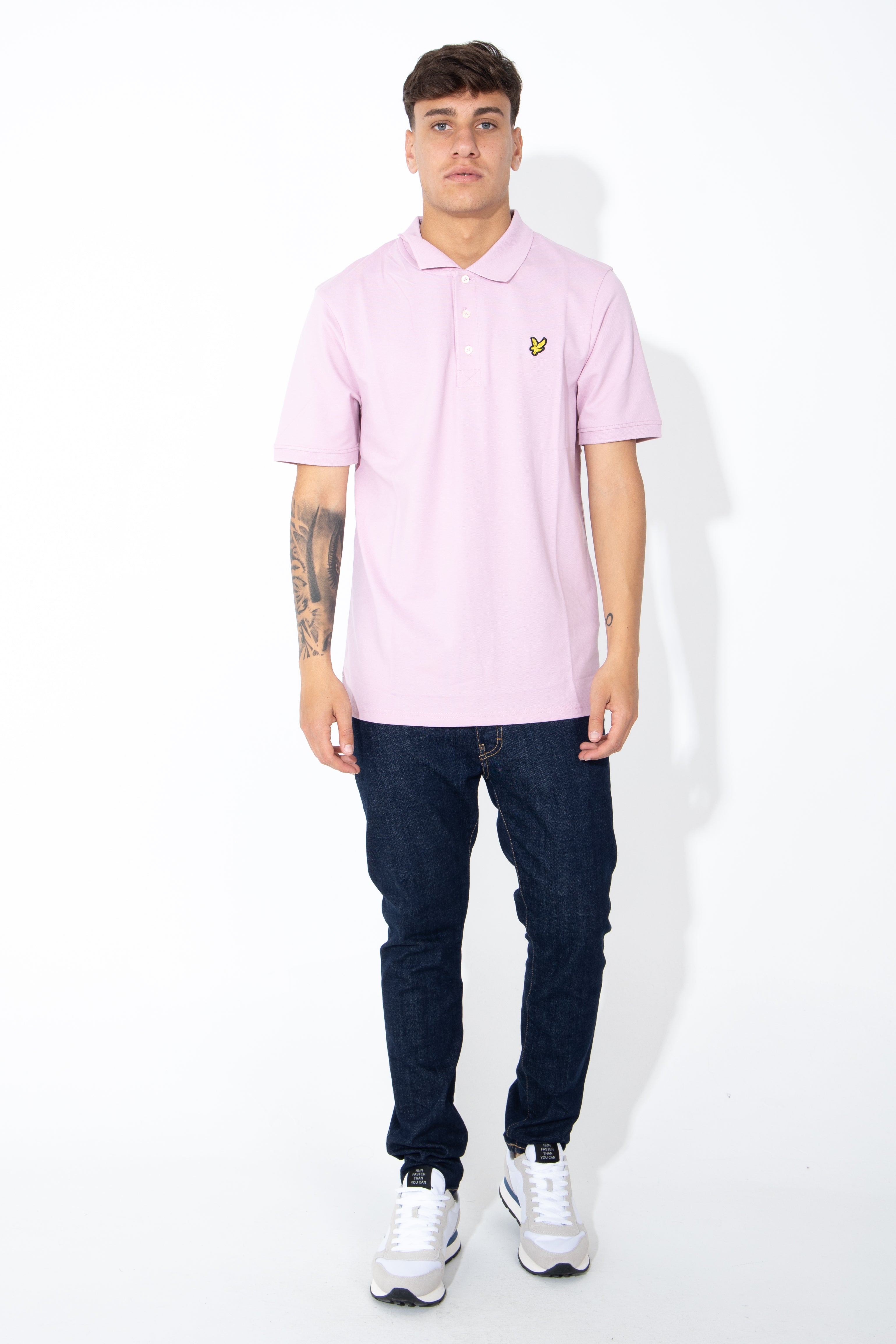 Polo con logo giallo