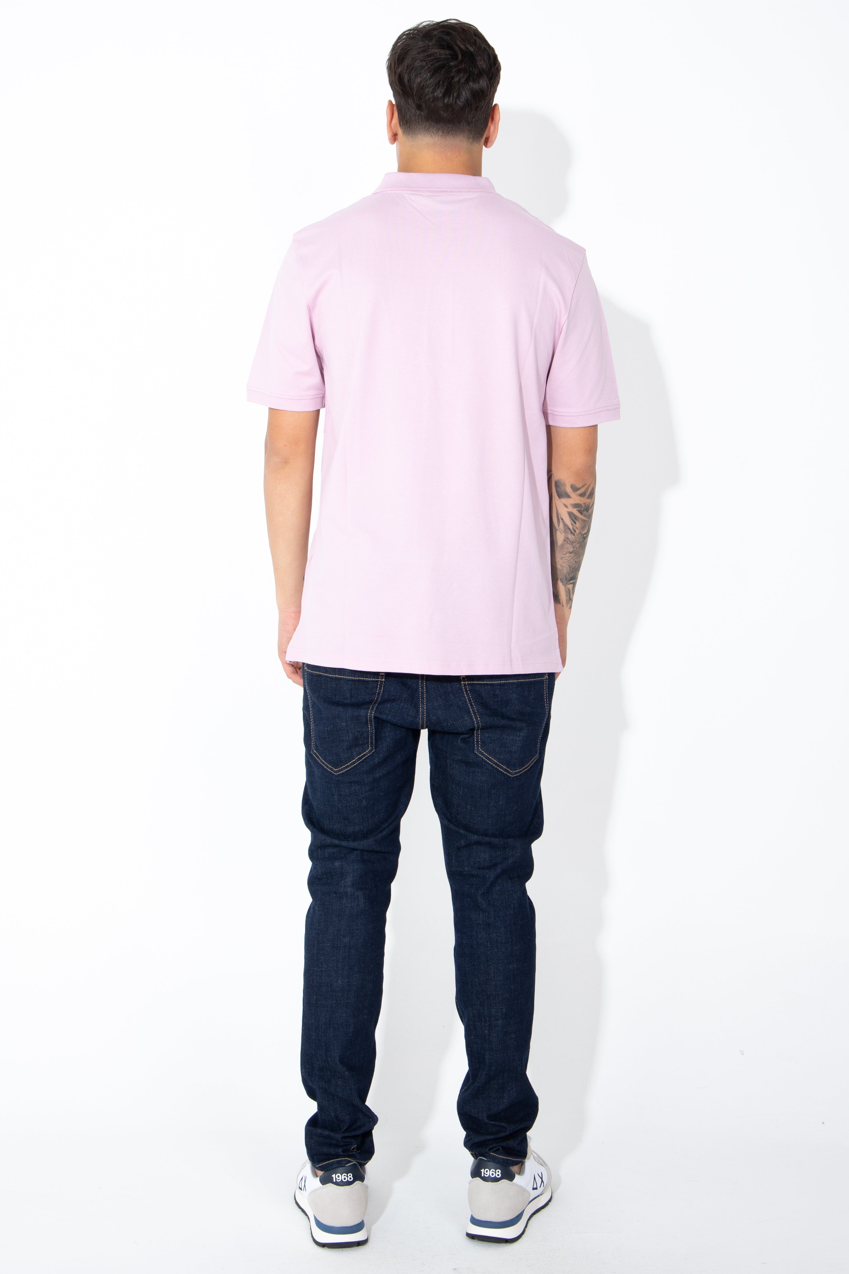 Polo con logo giallo