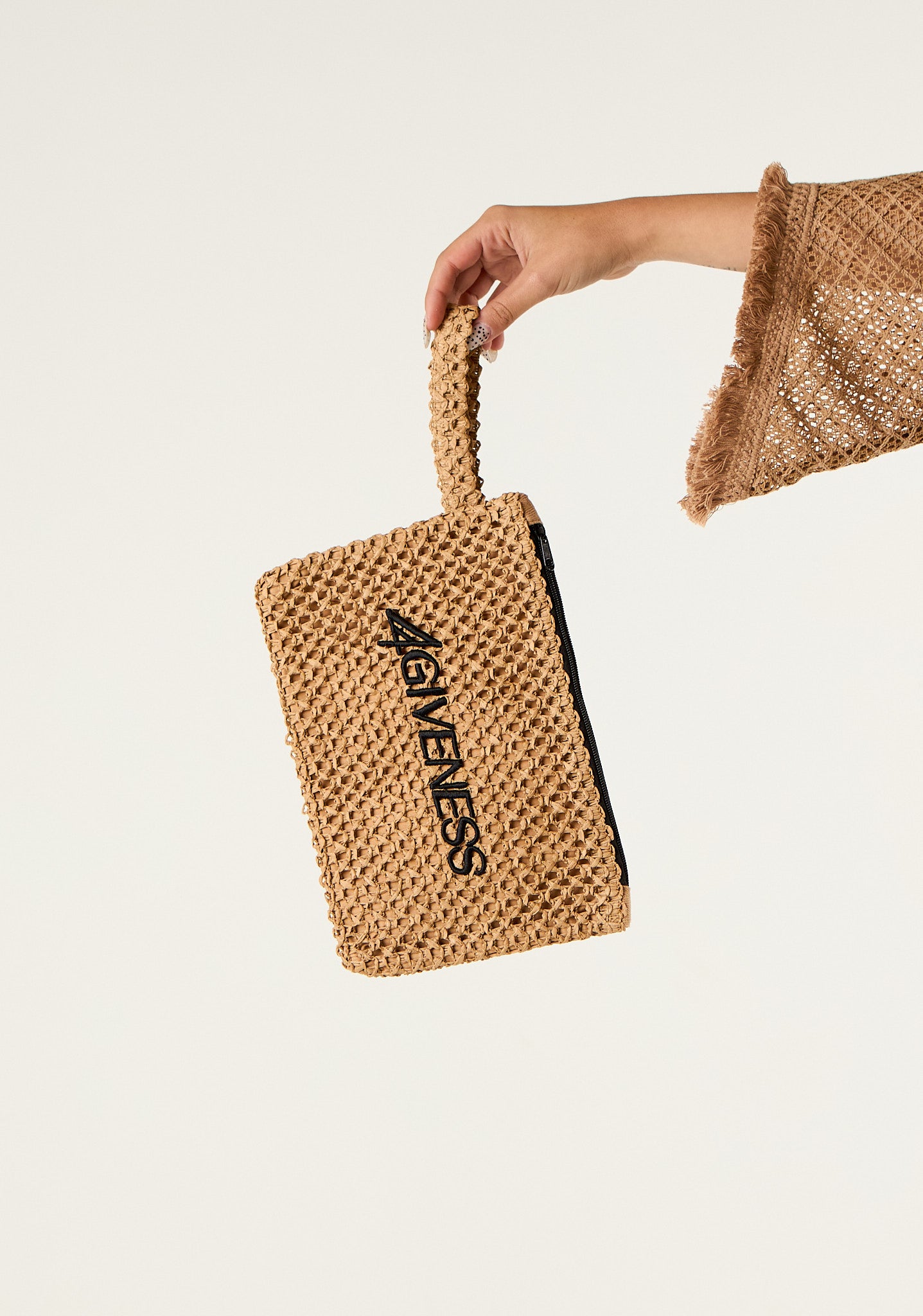 Pochette cartapaglia ricamo