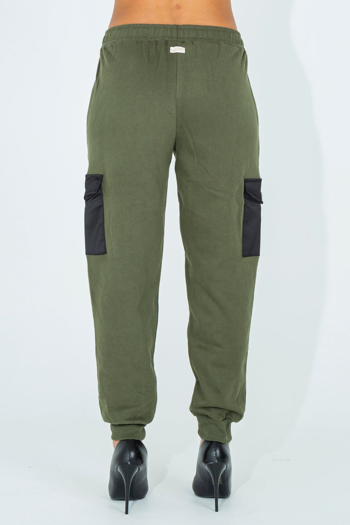 Tracksuit trousers with pockets