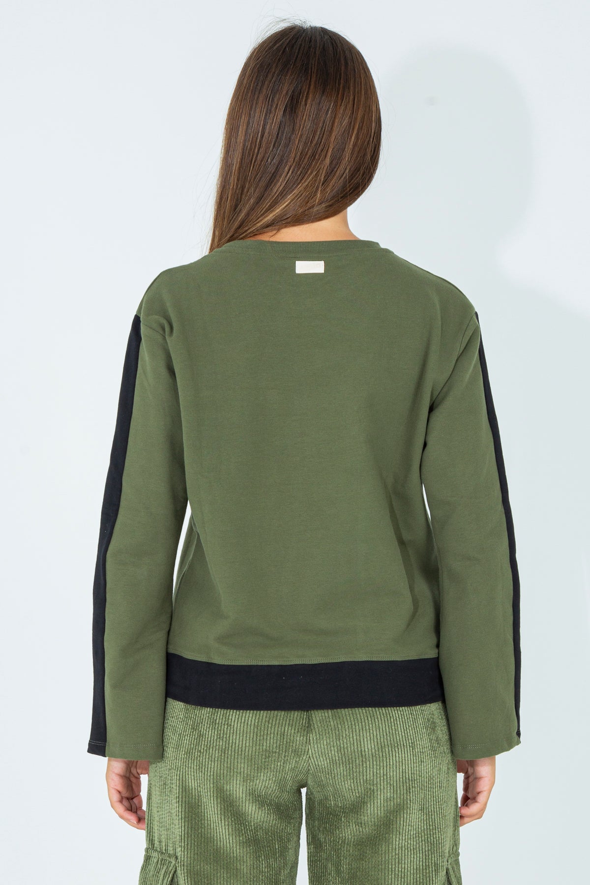 Bell-sleeved sweatshirt