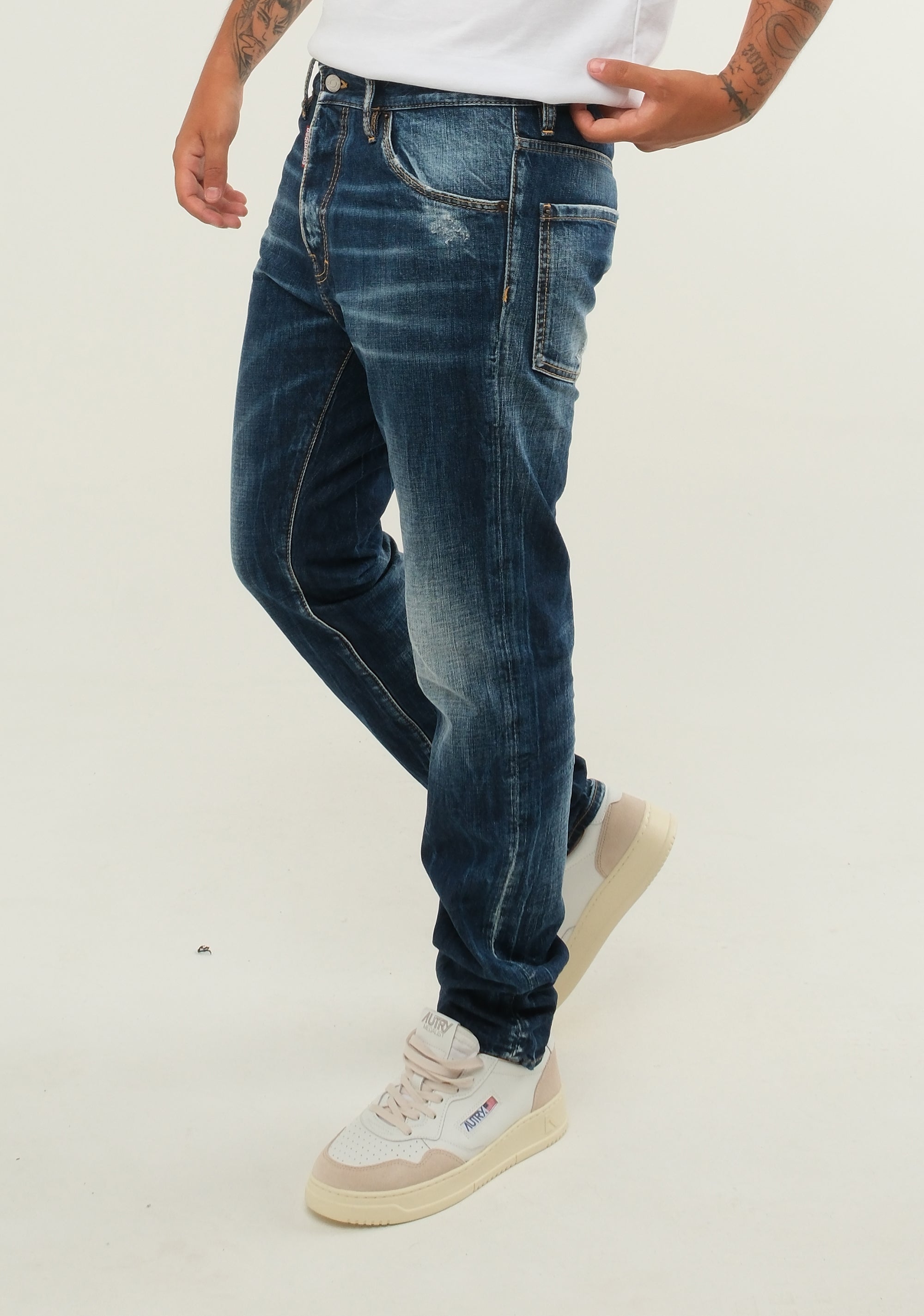 Jeans con baffatura