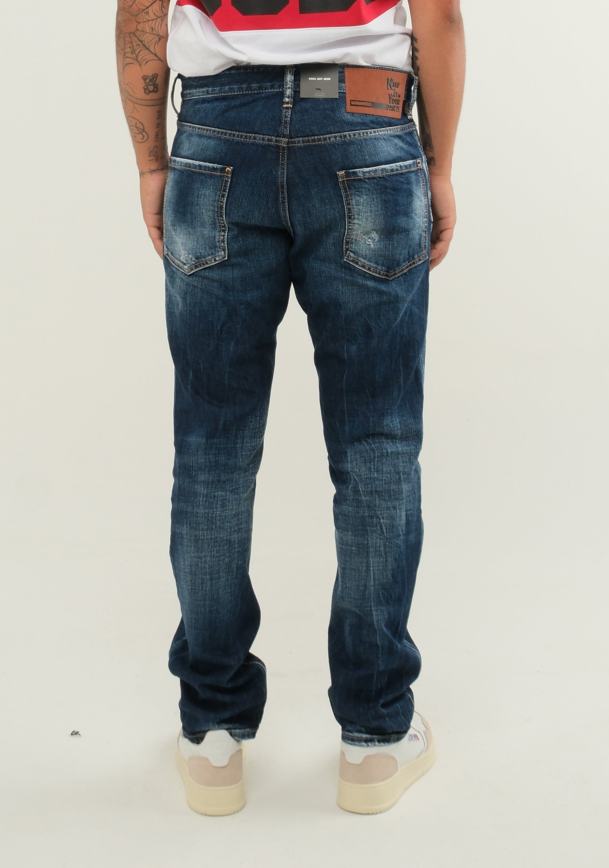 Jeans con baffatura