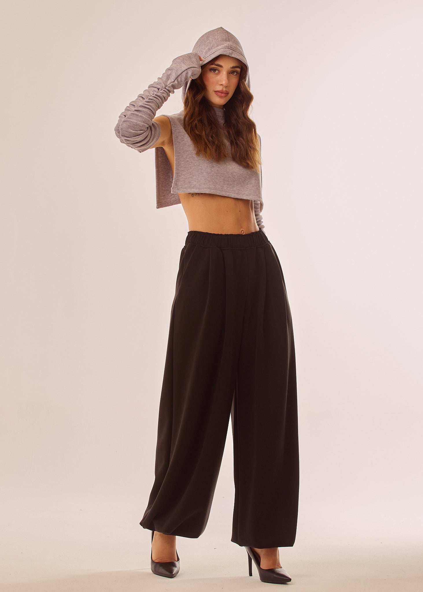 Cappuccio con top crop aperto