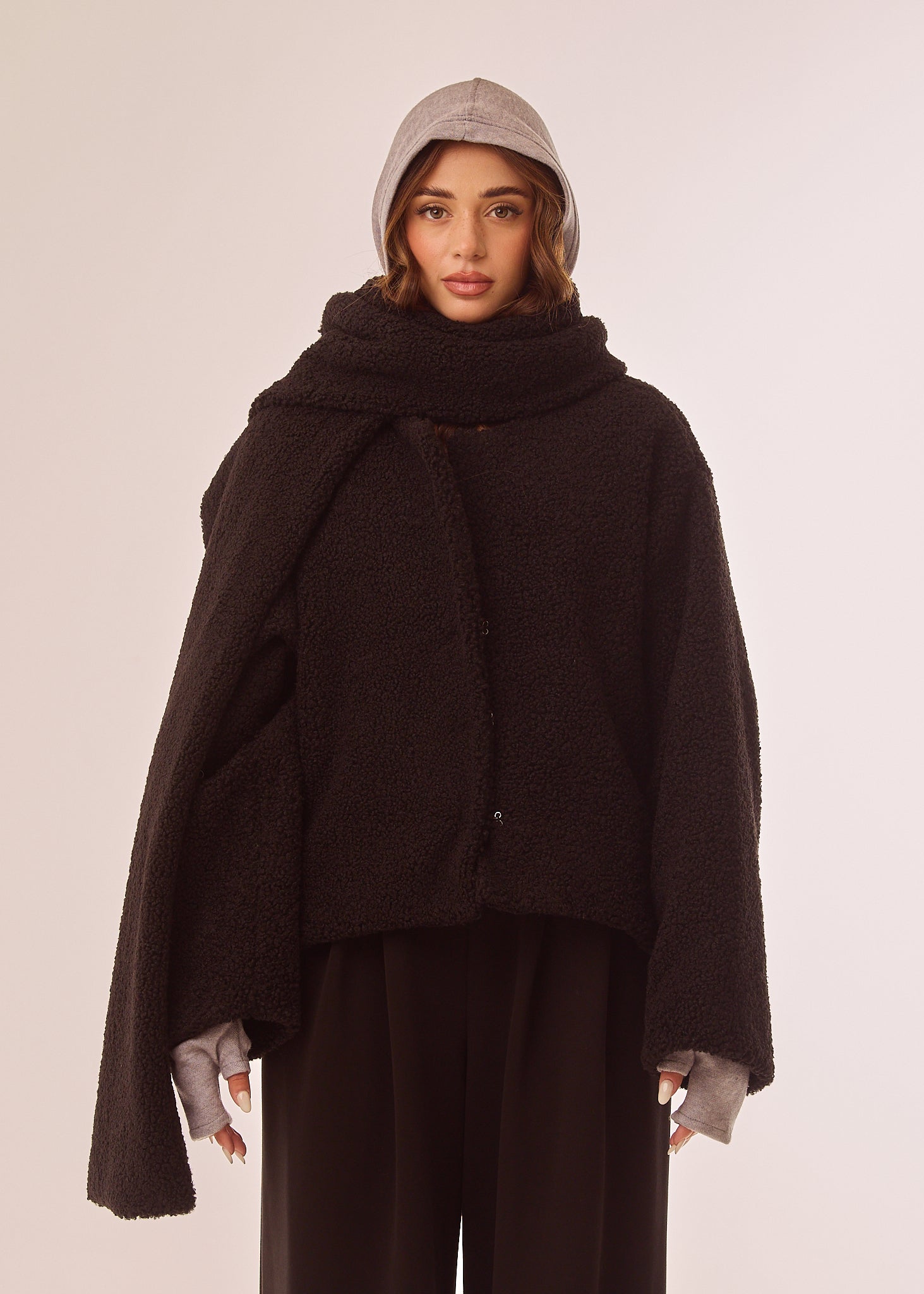 Pelliccia con ampia sciarpa